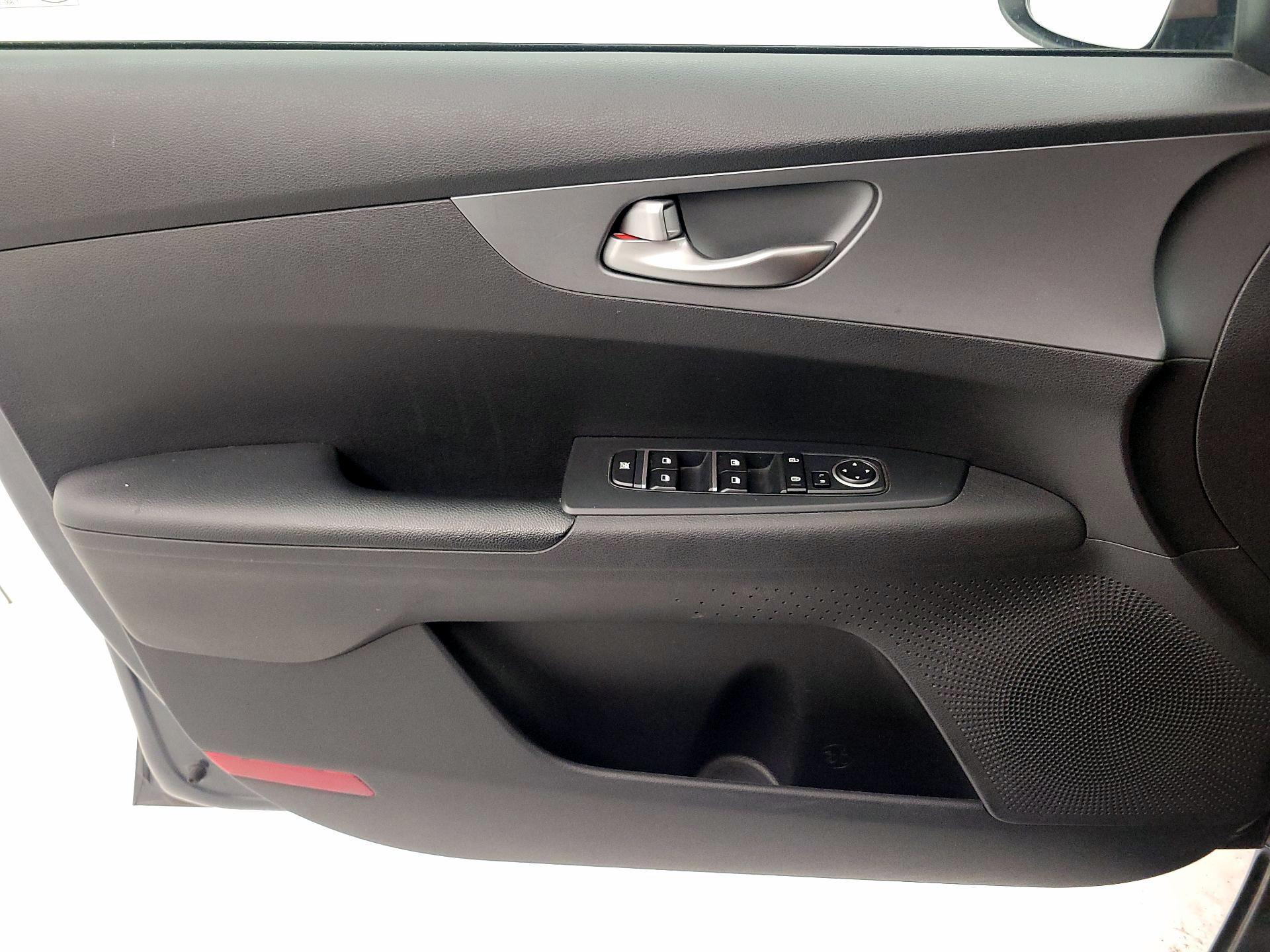 Thumbnail: 2021 Kia Forte - 12