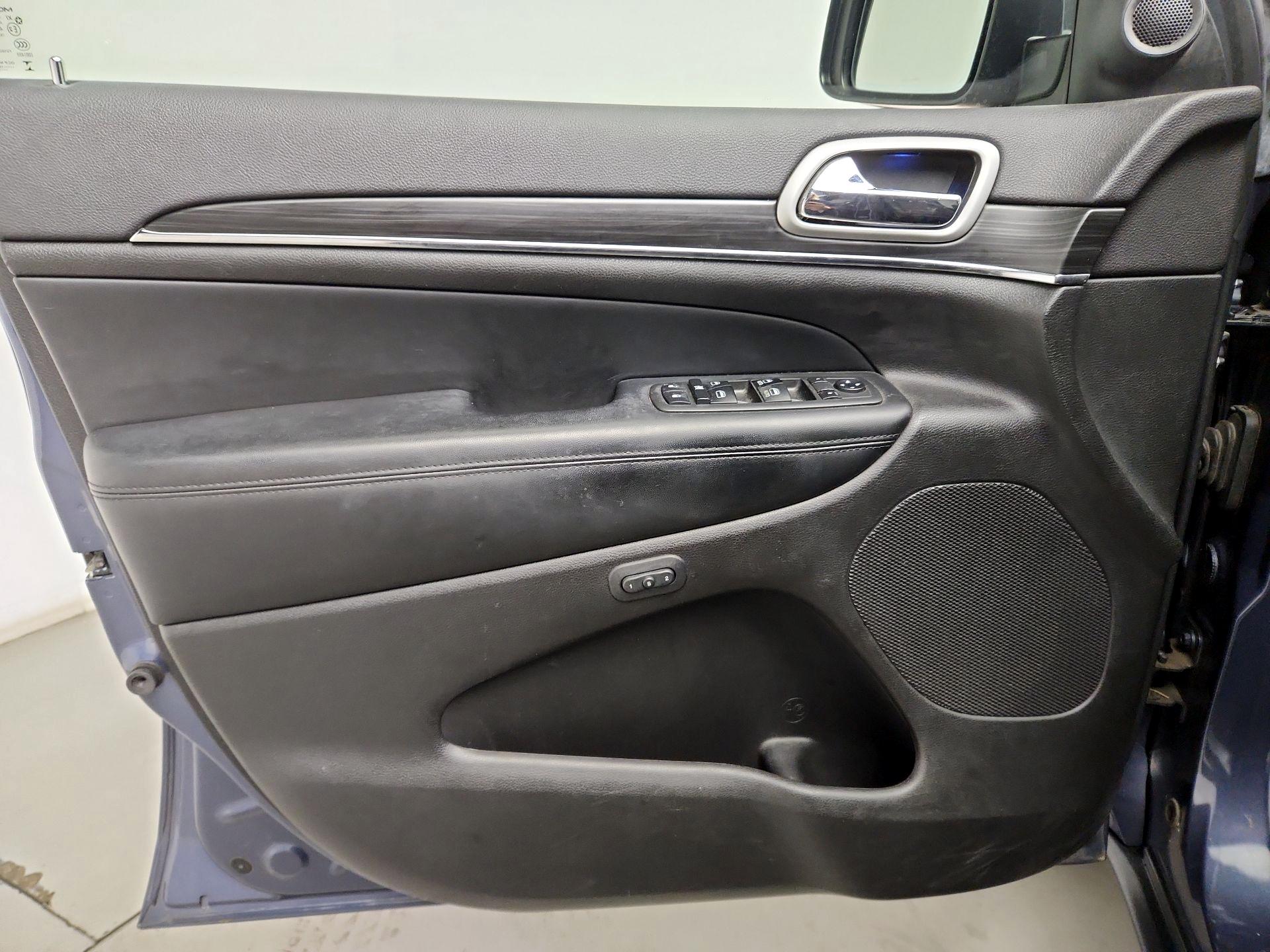 Thumbnail: 2019 Jeep Grand Cherokee - 12