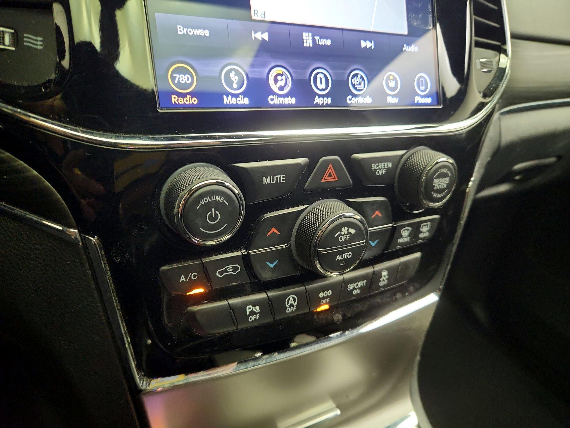 Thumbnail: 2019 Jeep Grand Cherokee - 17