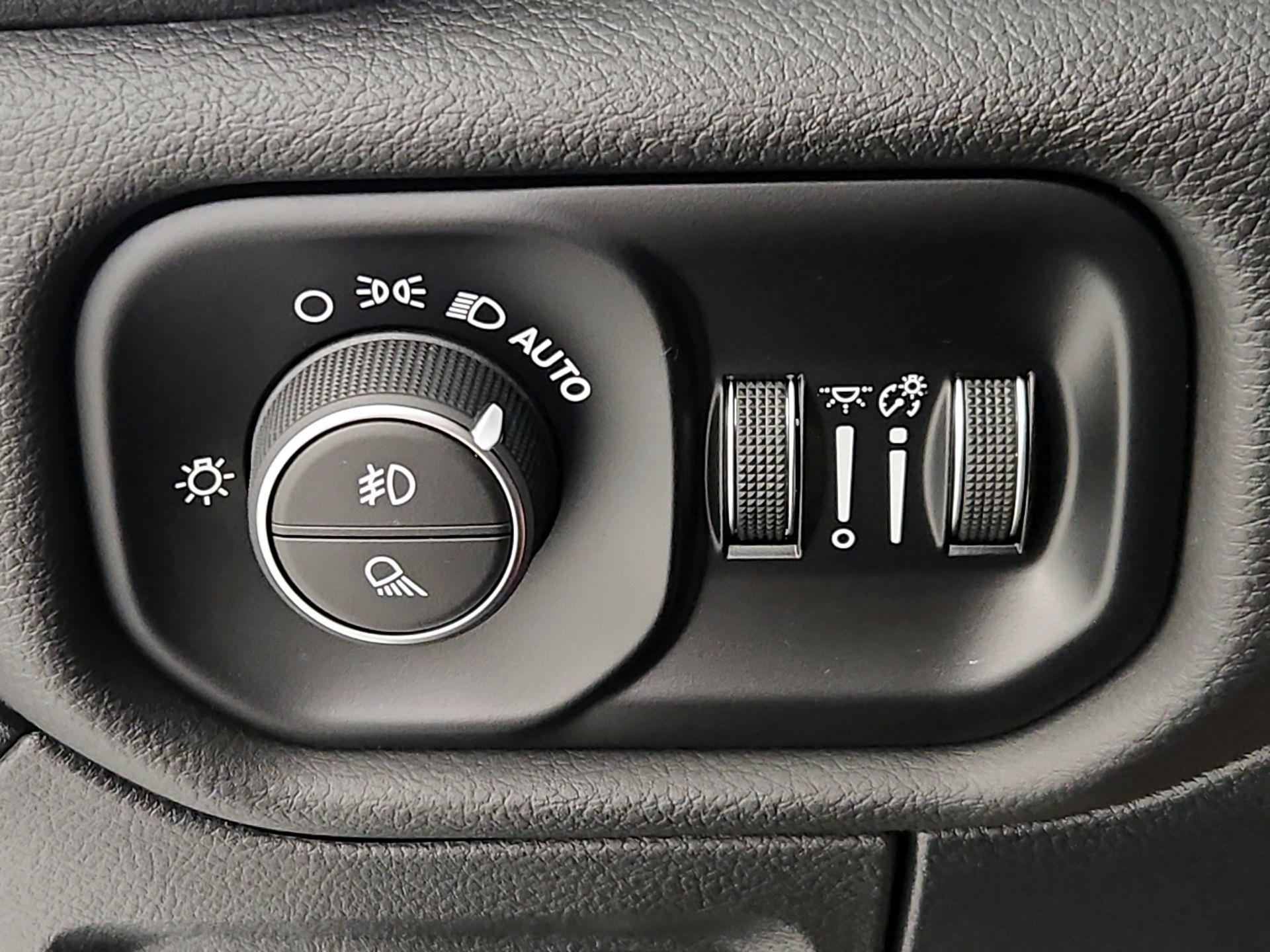 Thumbnail: 2026 RAM 1500 - 13
