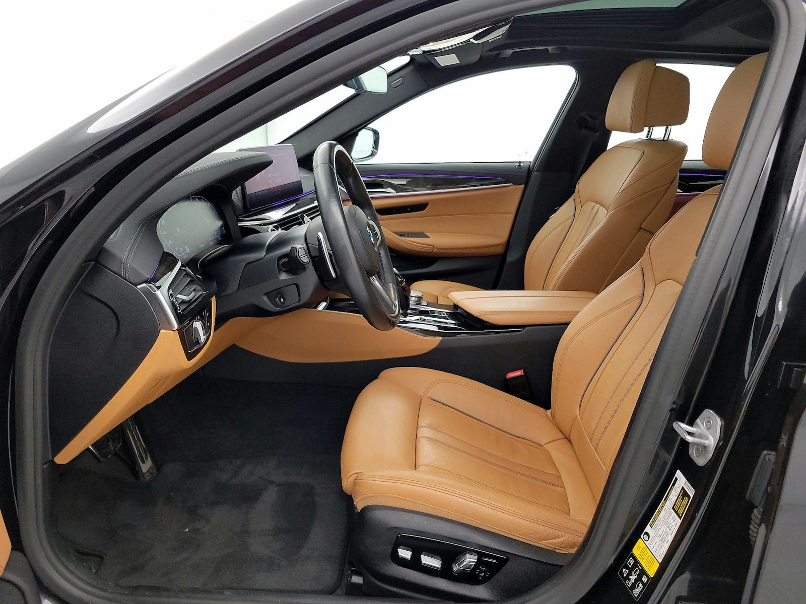 2021 BMW 5 Series M550i - Photo 12