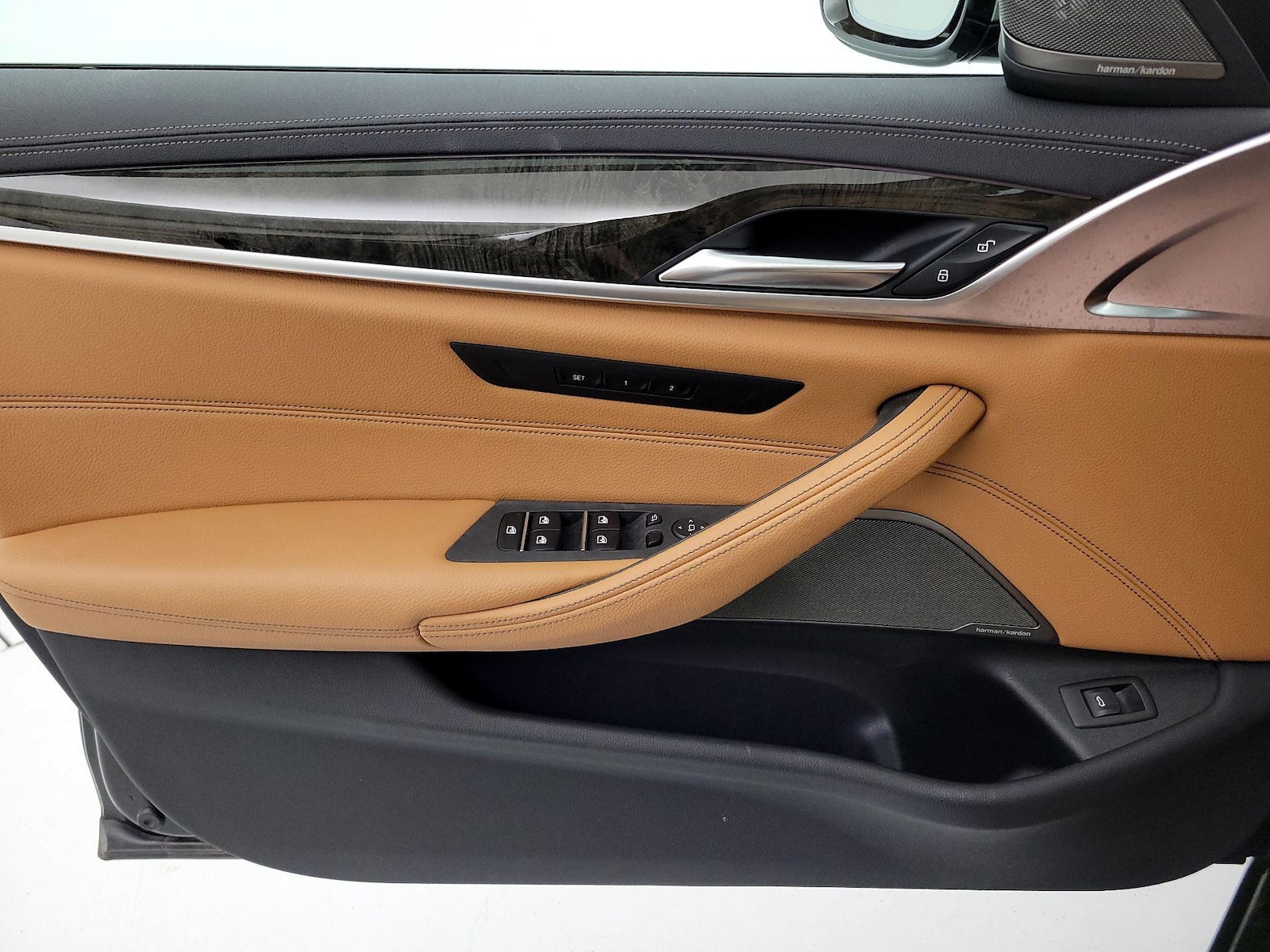 2021 BMW 5 Series M550i - Photo 13