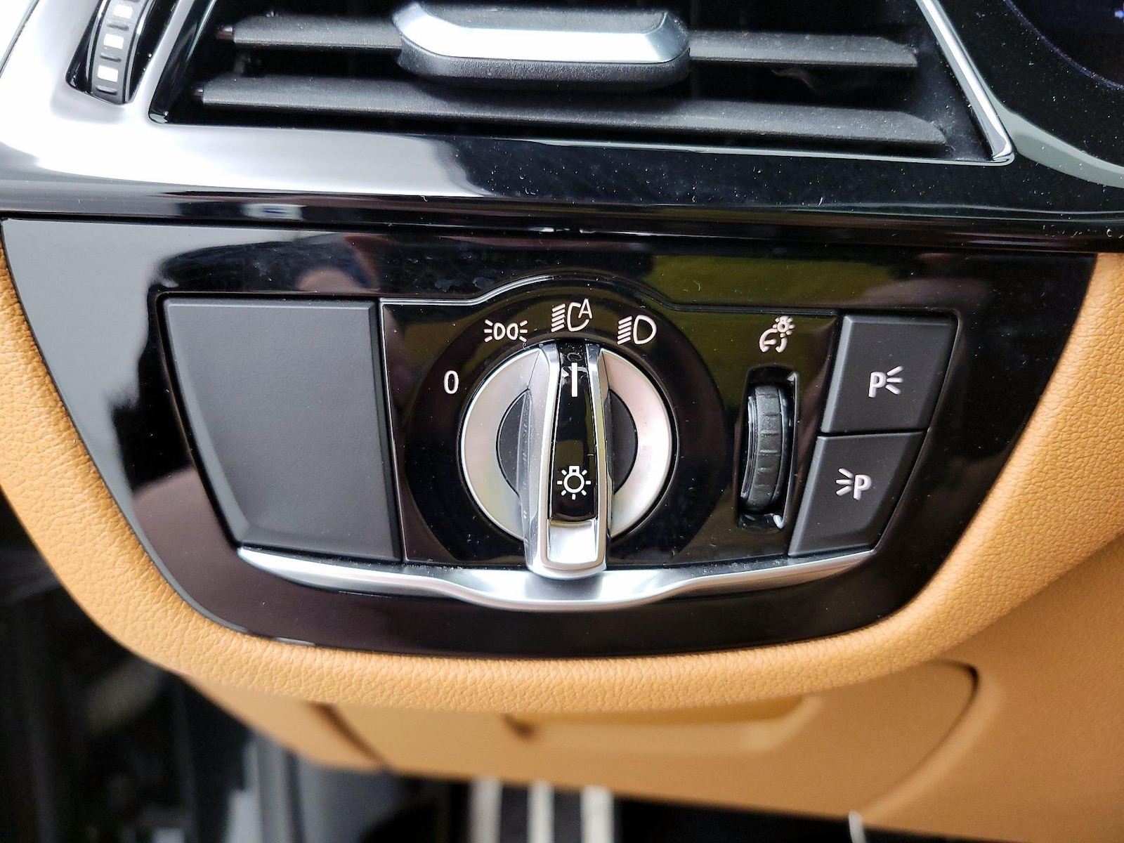 2021 BMW 5 Series M550i - Photo 14