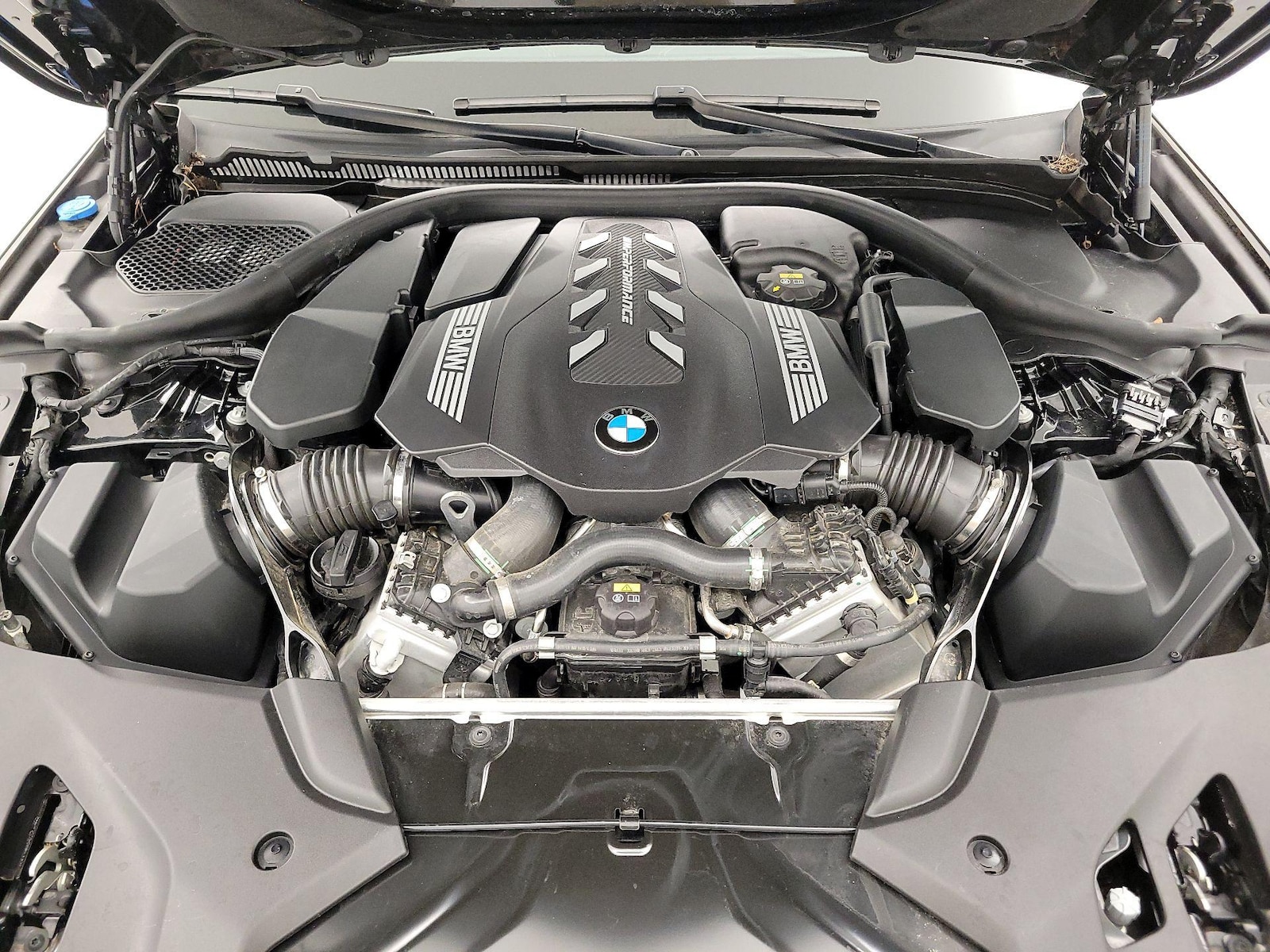 2021 BMW 5 Series M550i - Photo 24