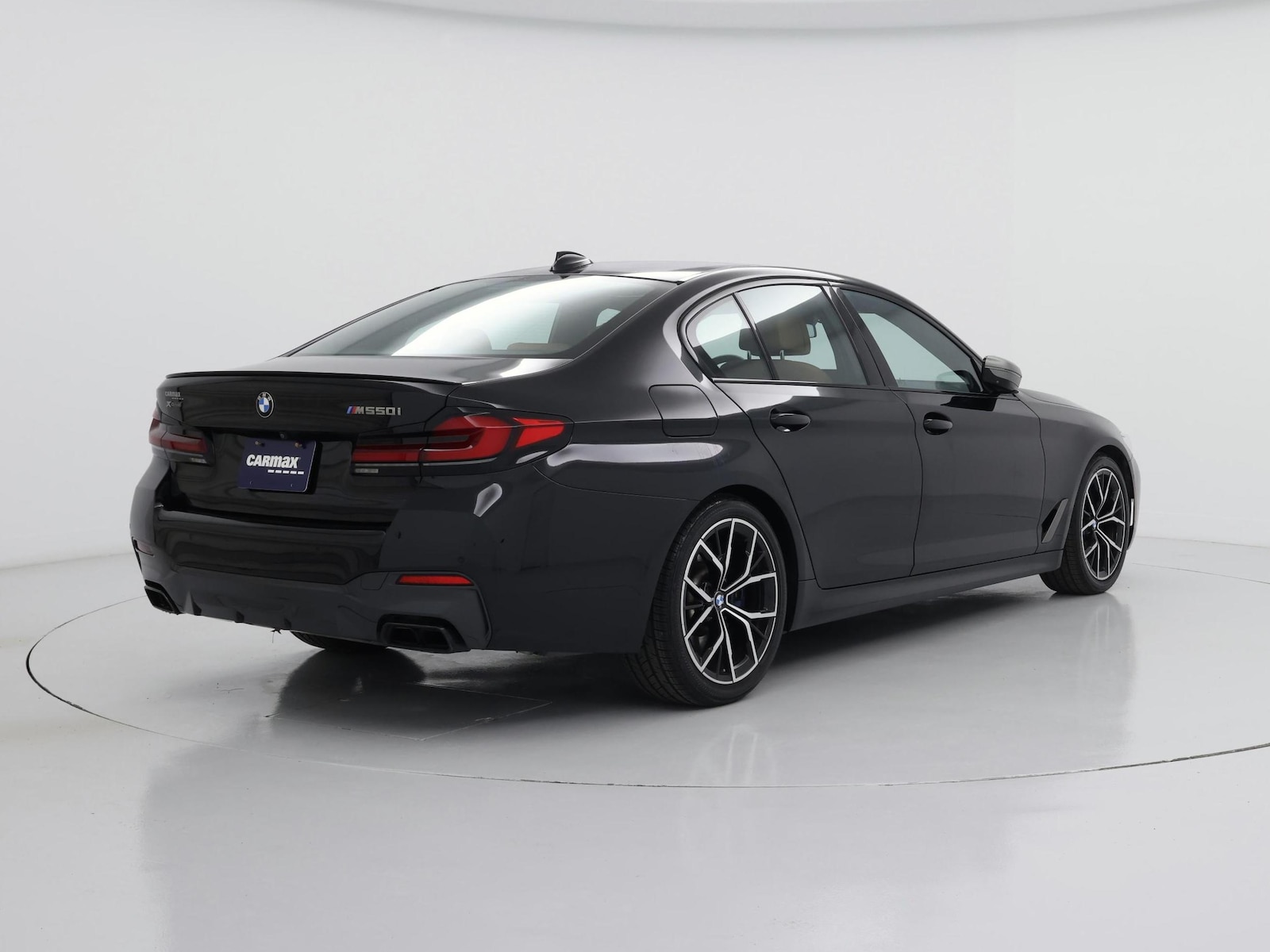 2021 BMW 5 Series M550i - Photo 9