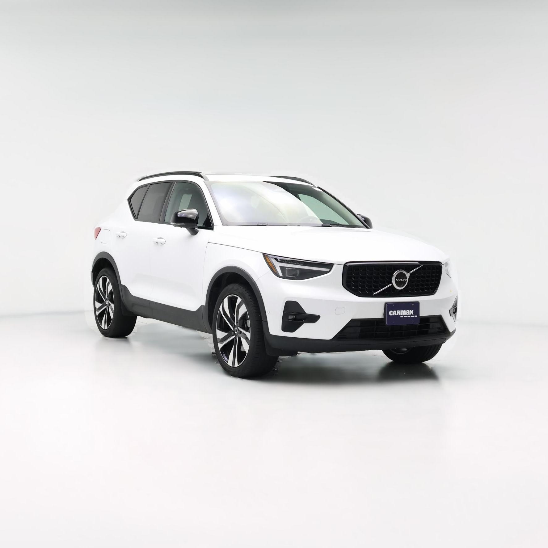 Thumbnail: 2024 Volvo XC40 - 1