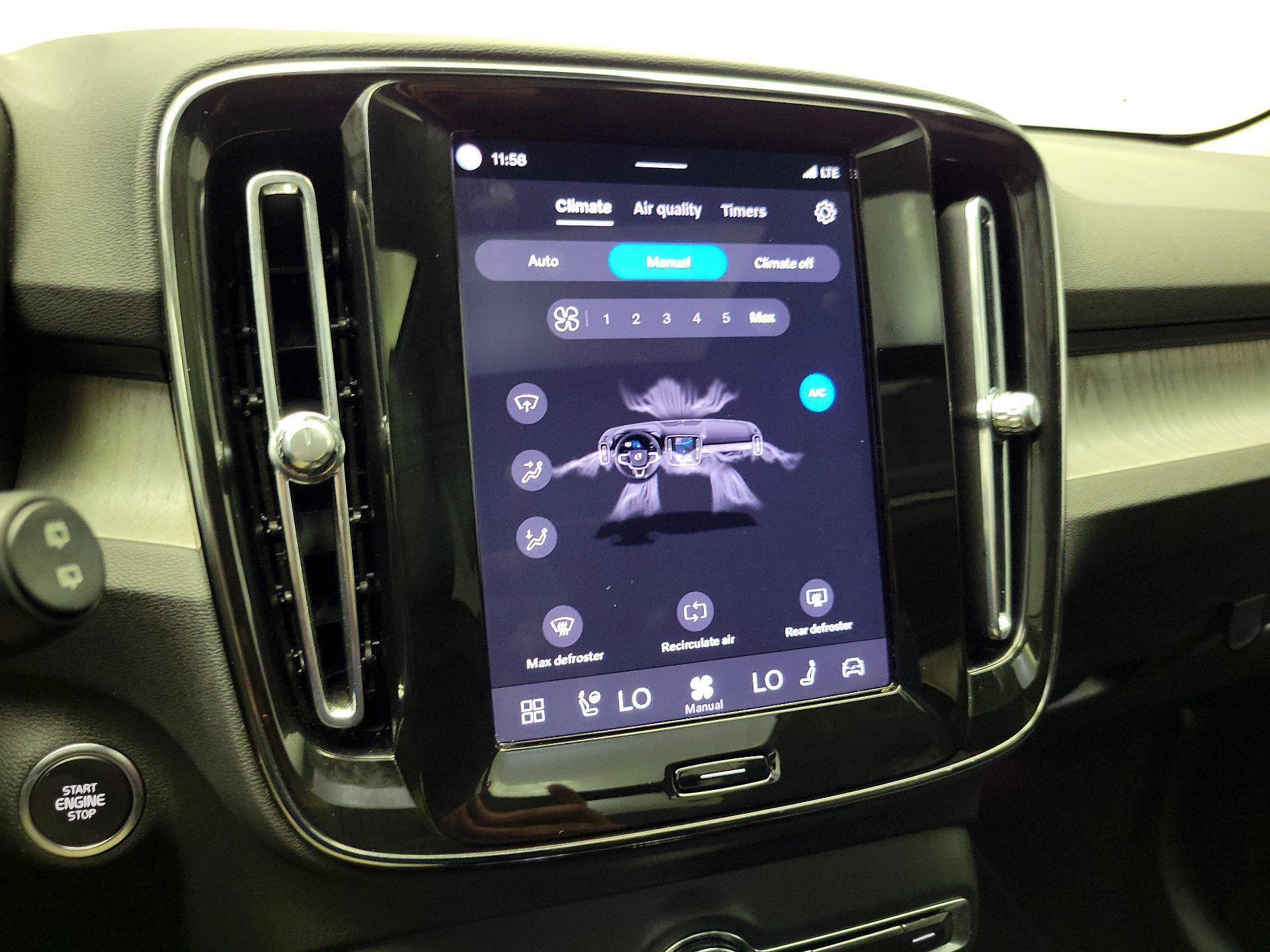 Thumbnail: 2024 Volvo XC40 - 17