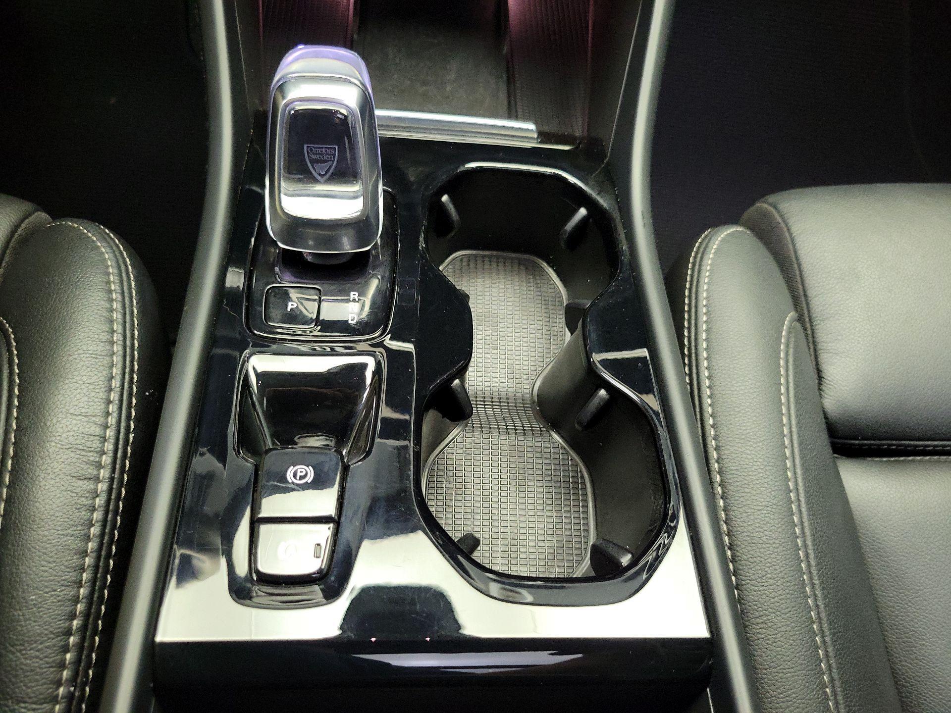 Thumbnail: 2024 Volvo XC40 - 18