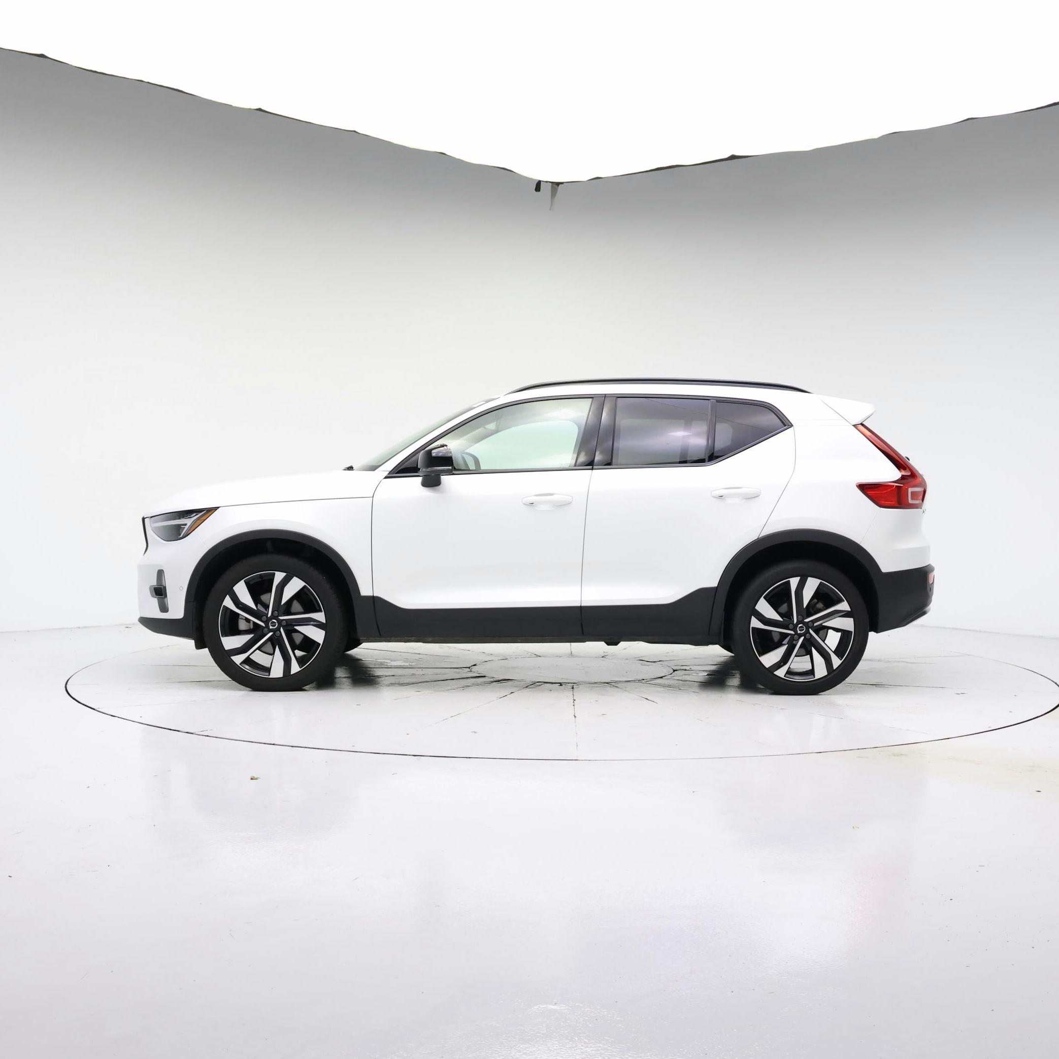 Thumbnail: 2024 Volvo XC40 - 3