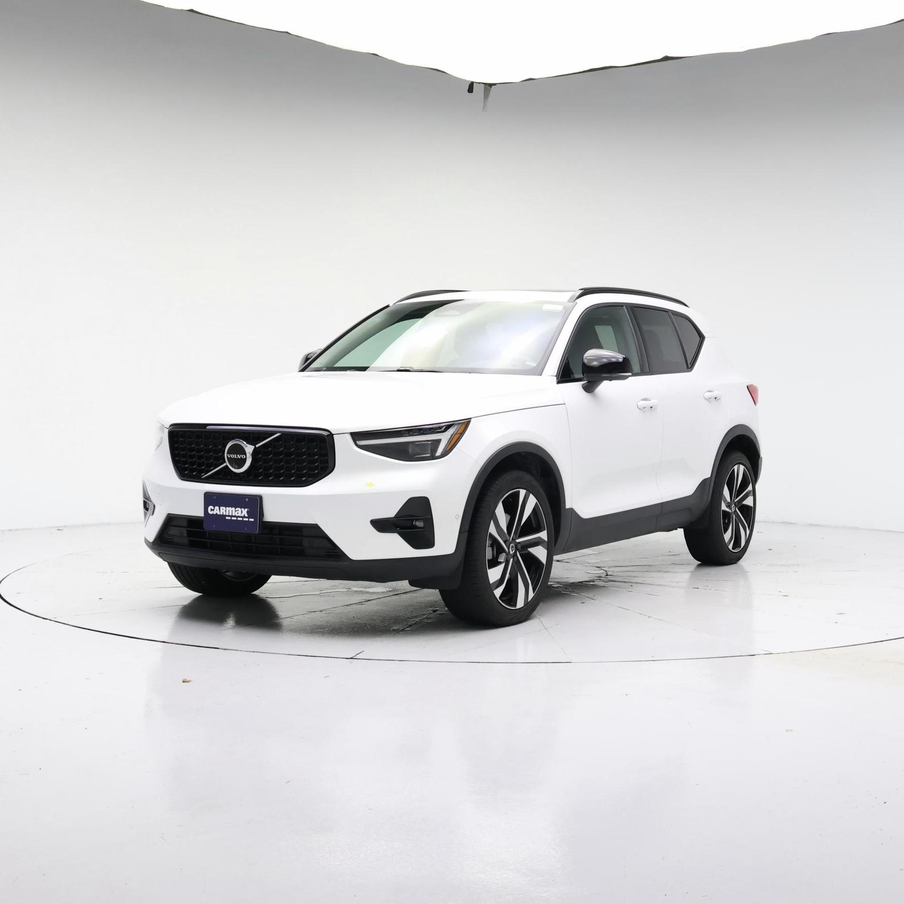 Thumbnail: 2024 Volvo XC40 - 4