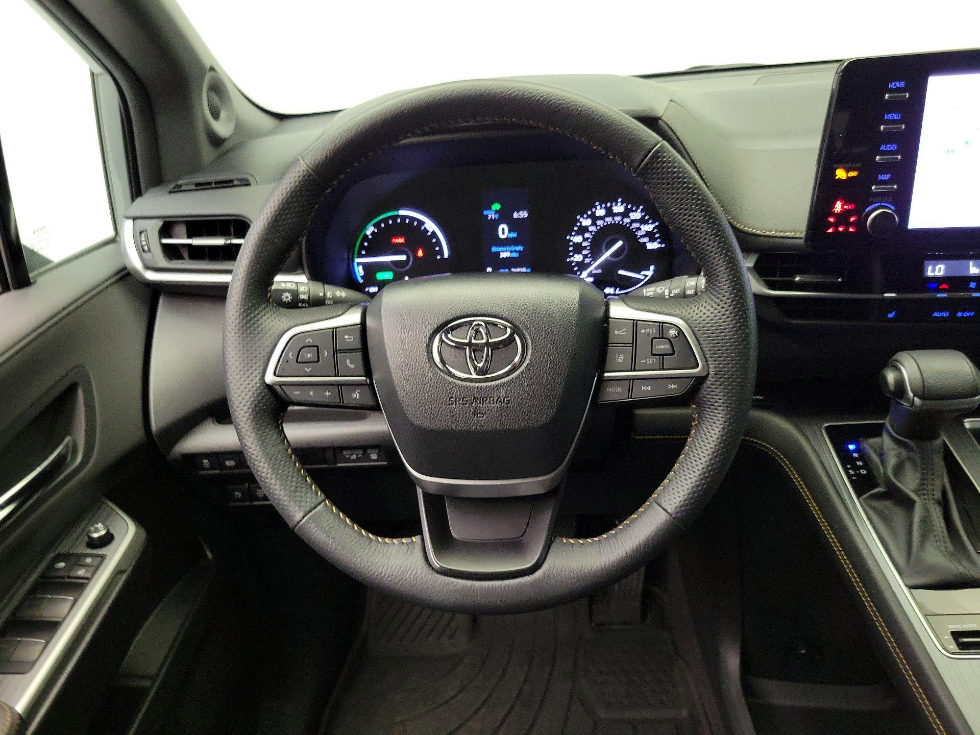 Thumbnail: 2024 Toyota Sienna - 10