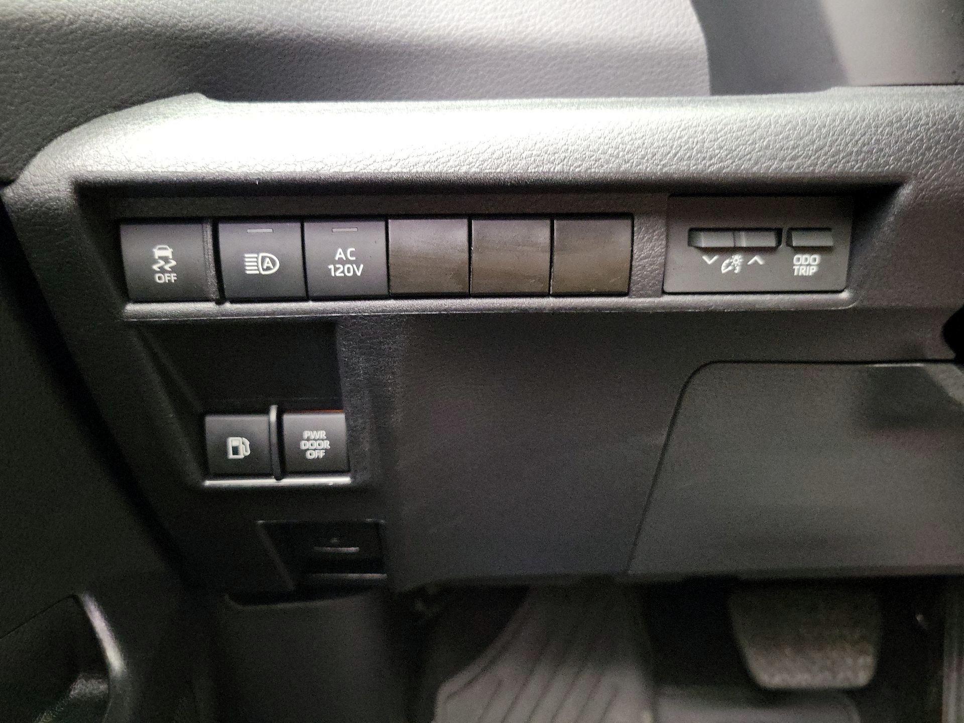 Thumbnail: 2024 Toyota Sienna - 13