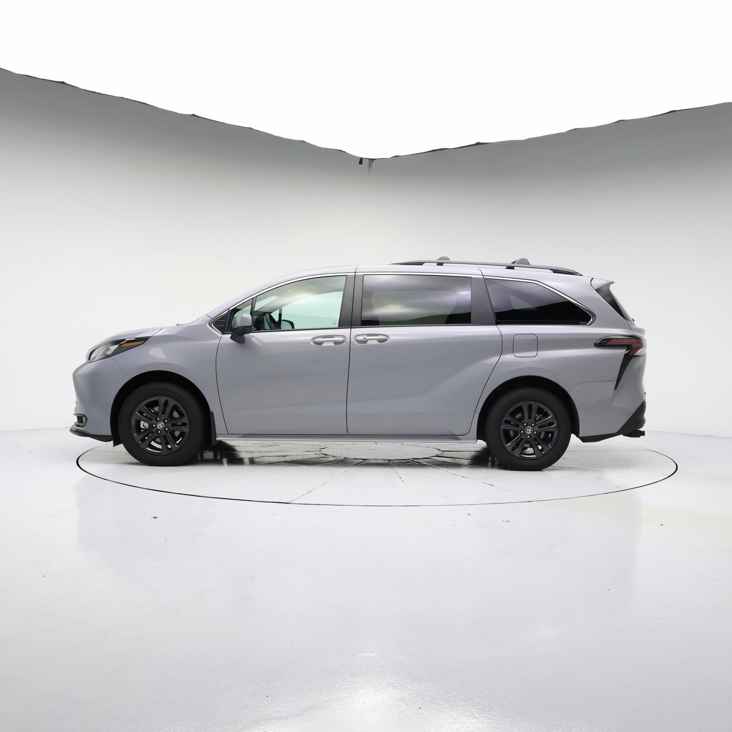 Thumbnail: 2024 Toyota Sienna - 3
