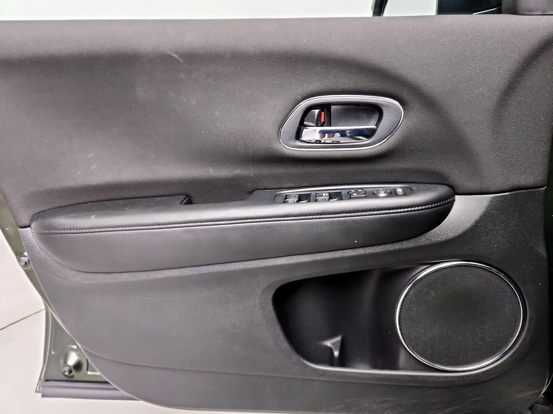 Thumbnail: 2016 Honda HR-V - 12