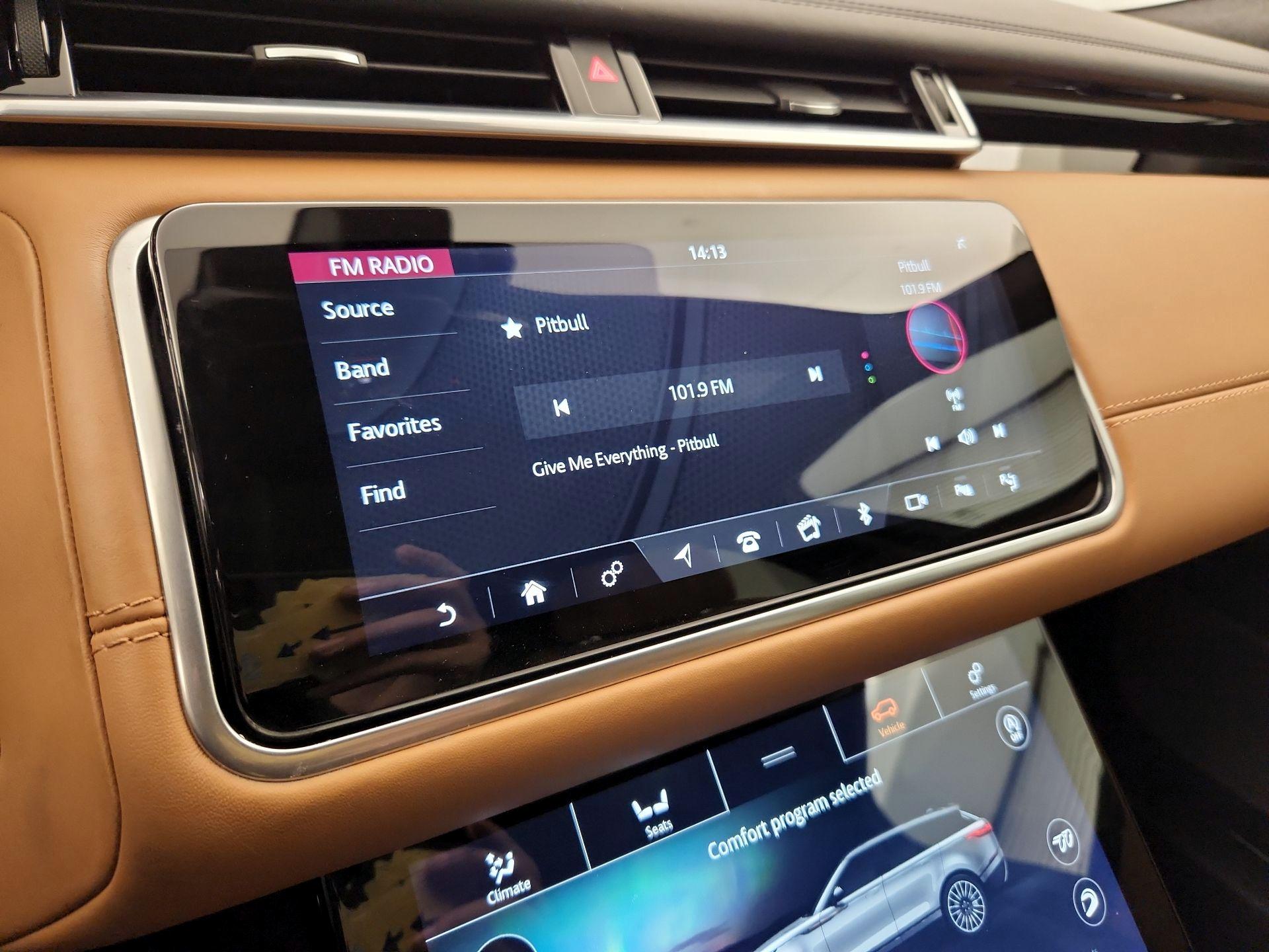 Thumbnail: 2020 Land Rover Range Rover Velar - 16
