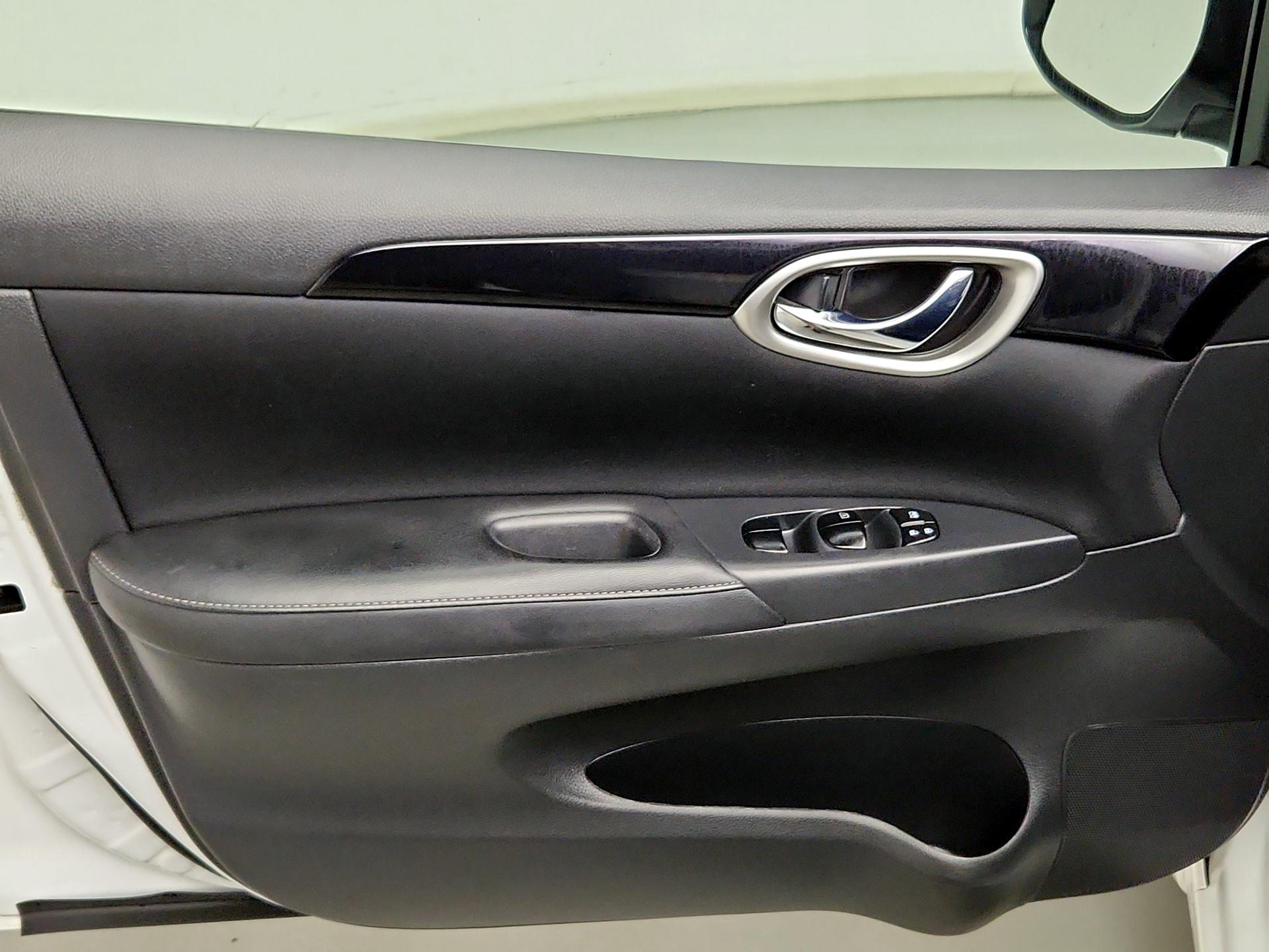 Thumbnail: 2017 Nissan Sentra - 12