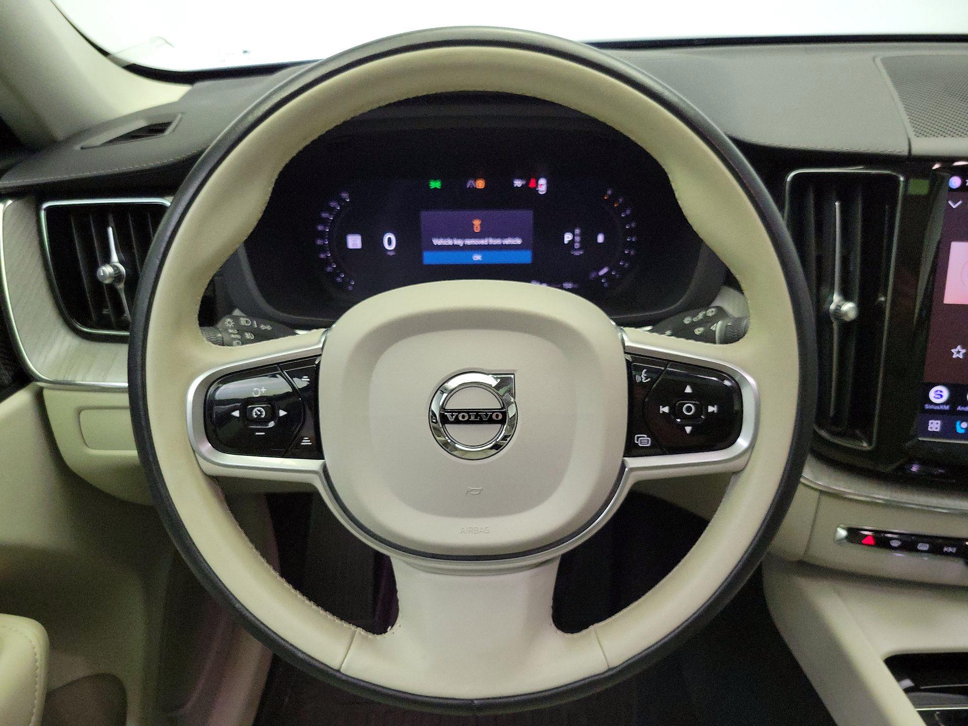 Thumbnail: 2023 Volvo XC60 - 10