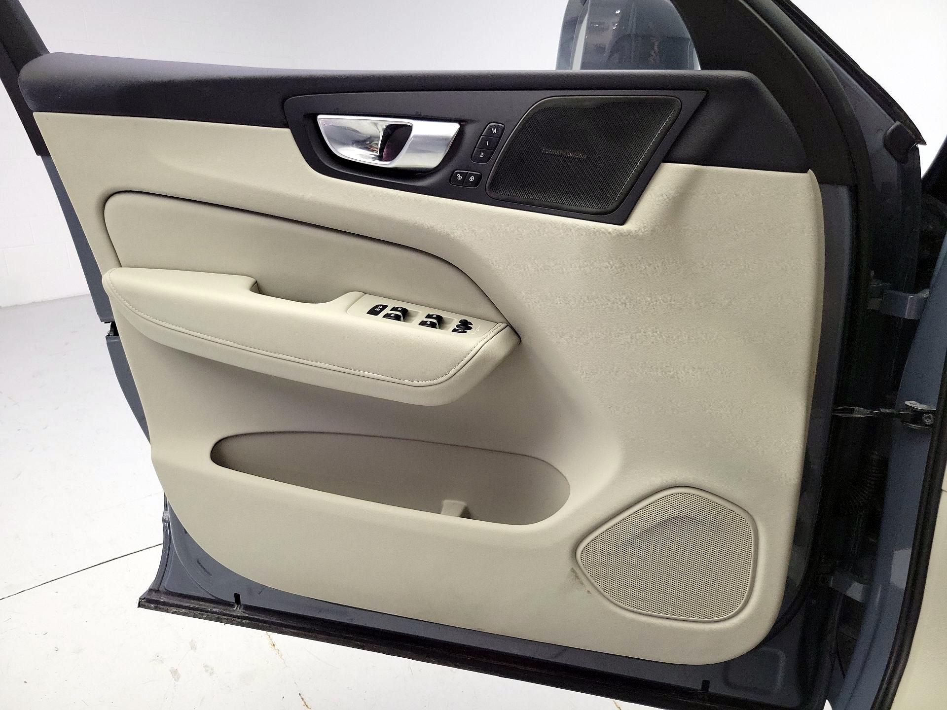 Thumbnail: 2023 Volvo XC60 - 12