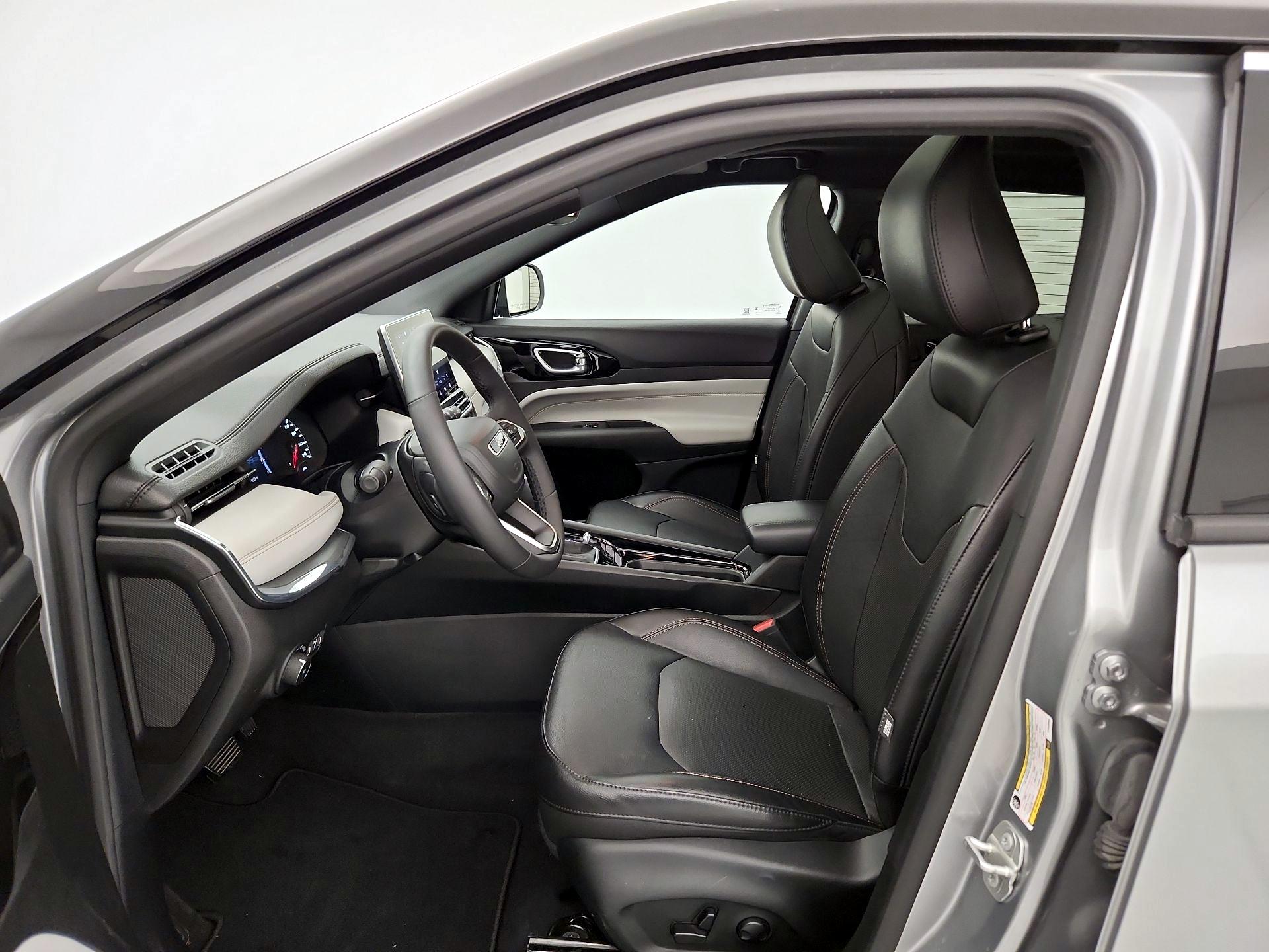 Thumbnail: 2023 Jeep Compass - 11