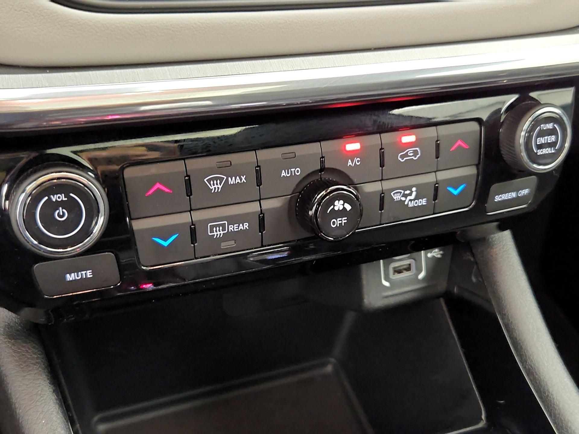 Thumbnail: 2023 Jeep Compass - 16