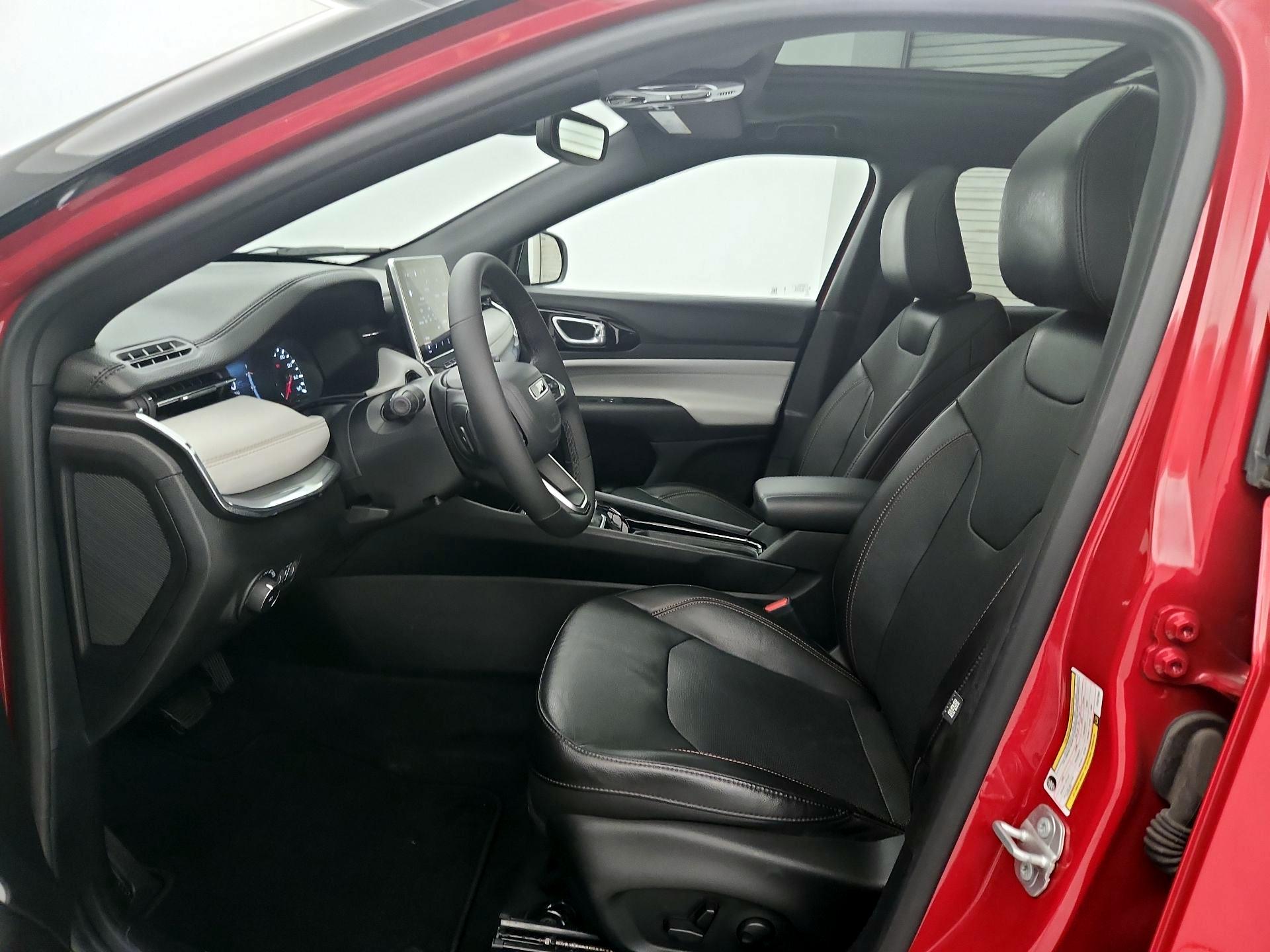 Thumbnail: 2023 Jeep Compass - 11