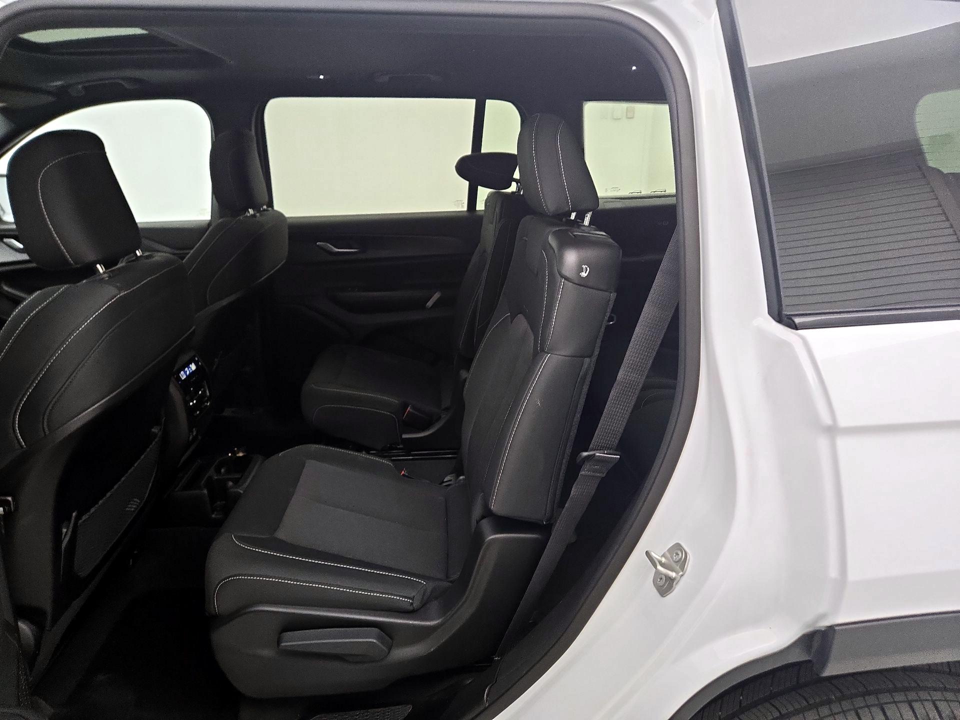 Thumbnail: 2024 Jeep Grand Cherokee L - 20