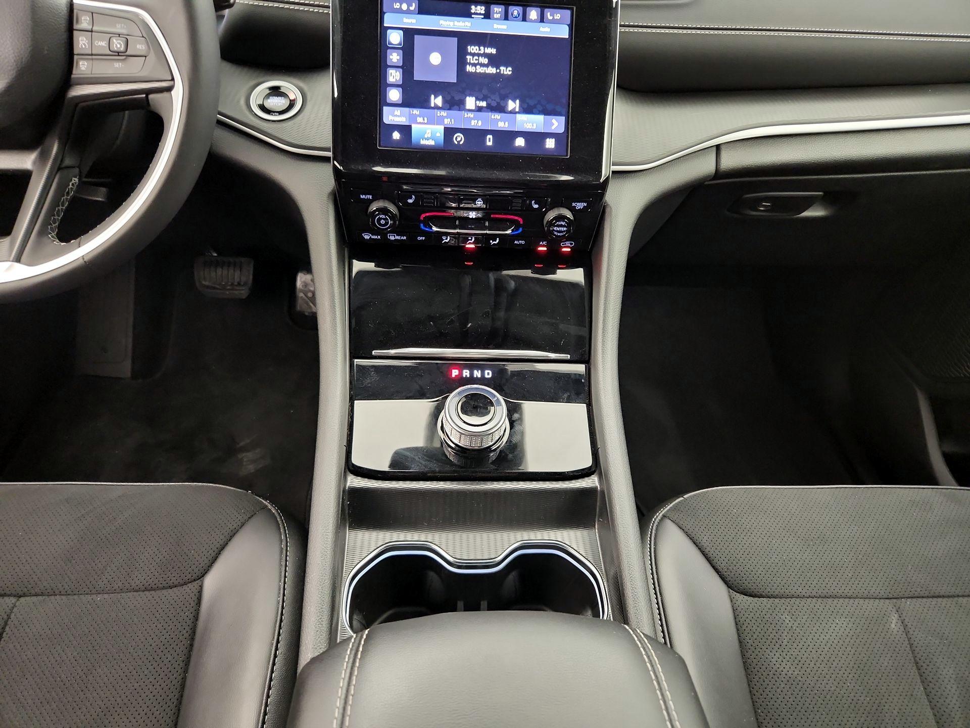 Thumbnail: 2024 Jeep Grand Cherokee - 17