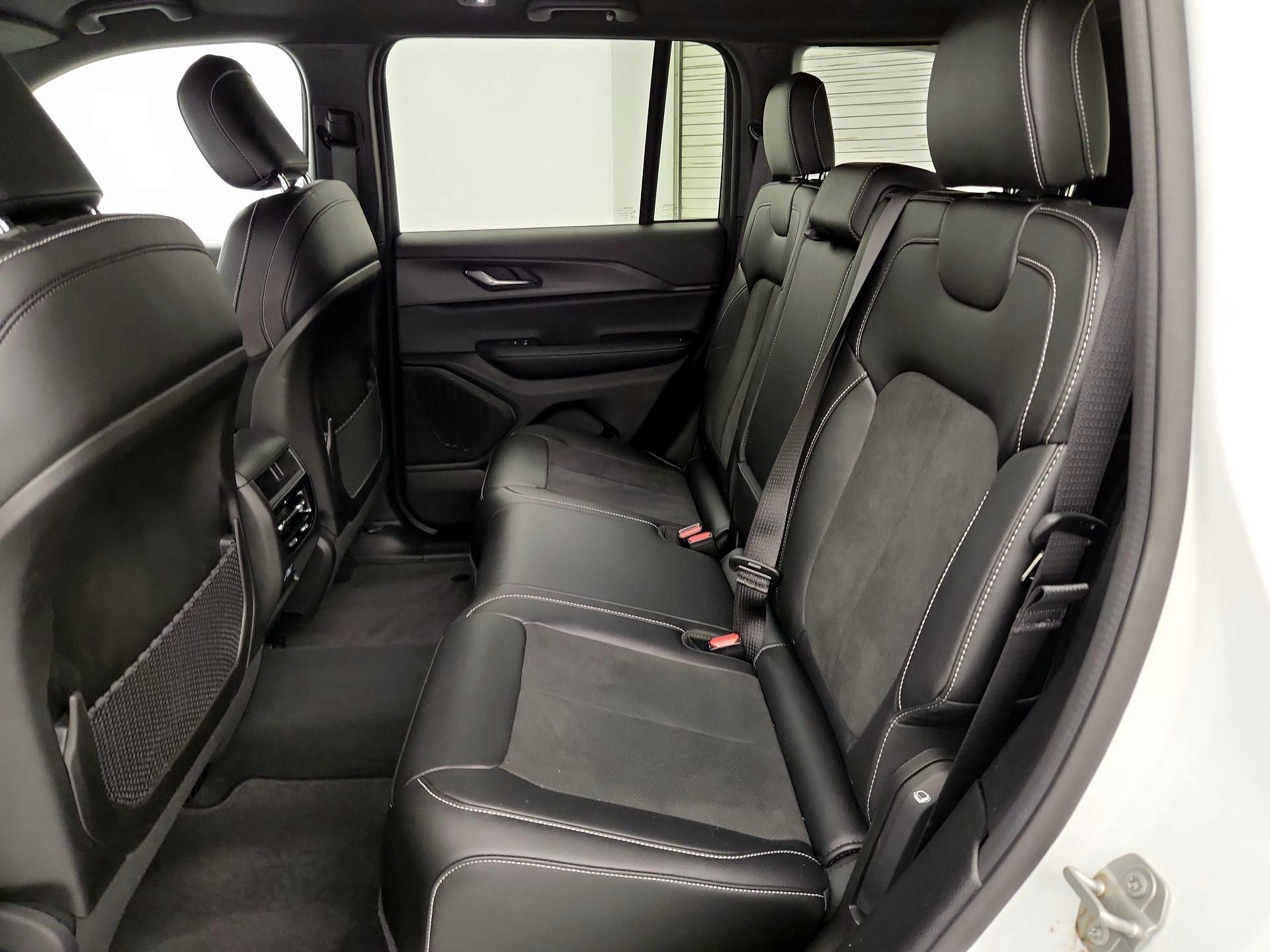 Thumbnail: 2024 Jeep Grand Cherokee - 19