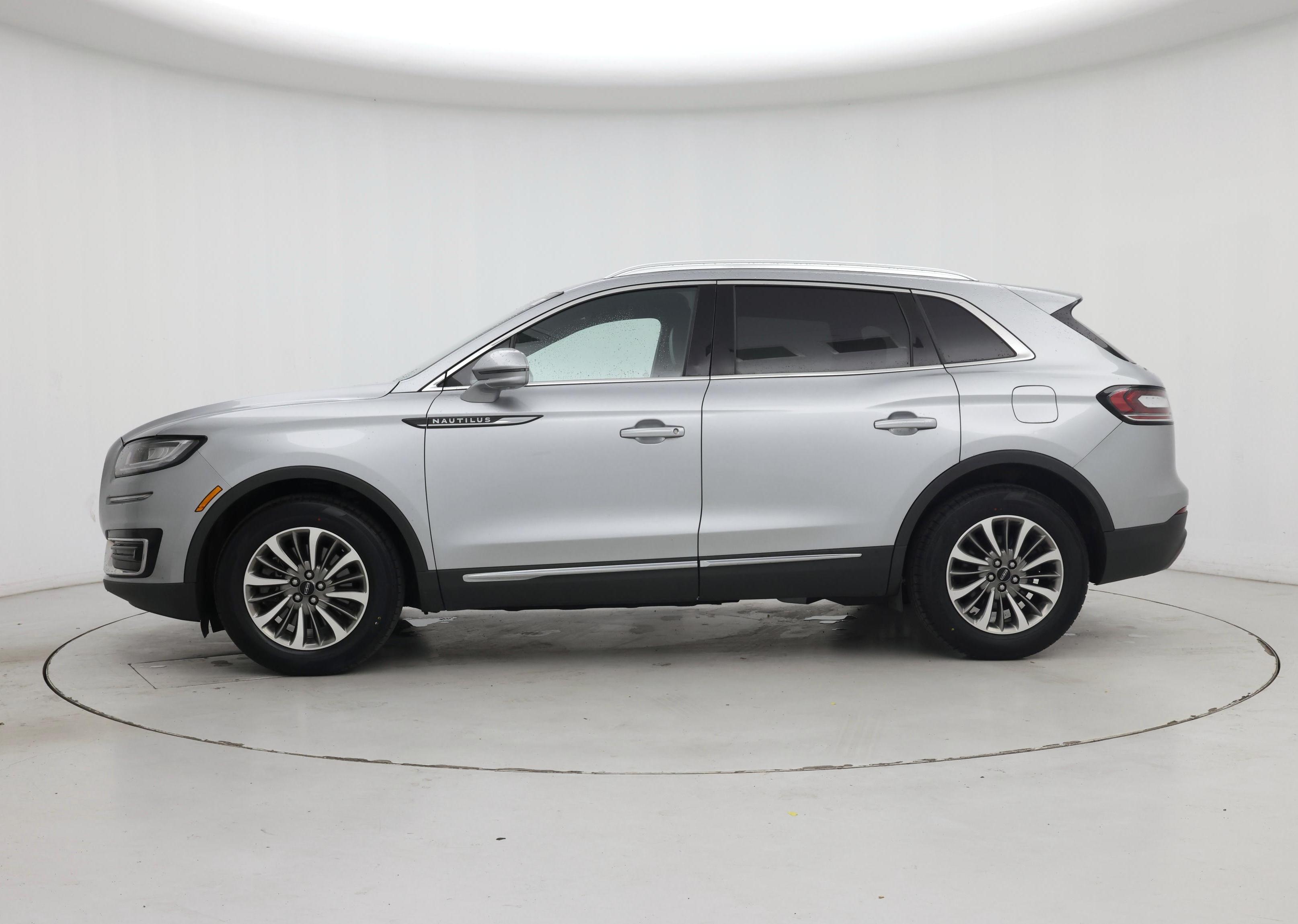 Thumbnail: 2020 Lincoln Nautilus - 3