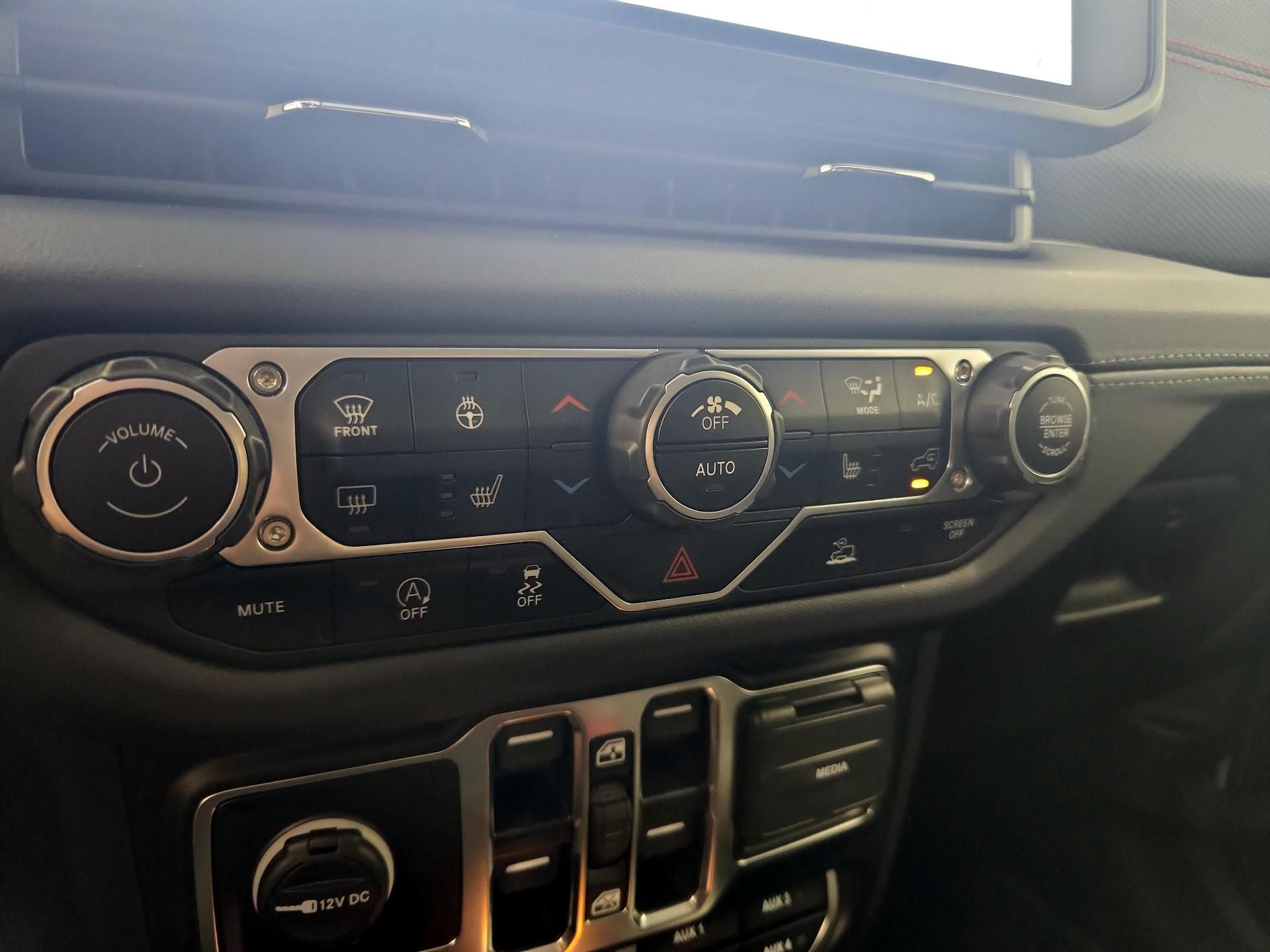 Thumbnail: 2024 Jeep Wrangler - 17