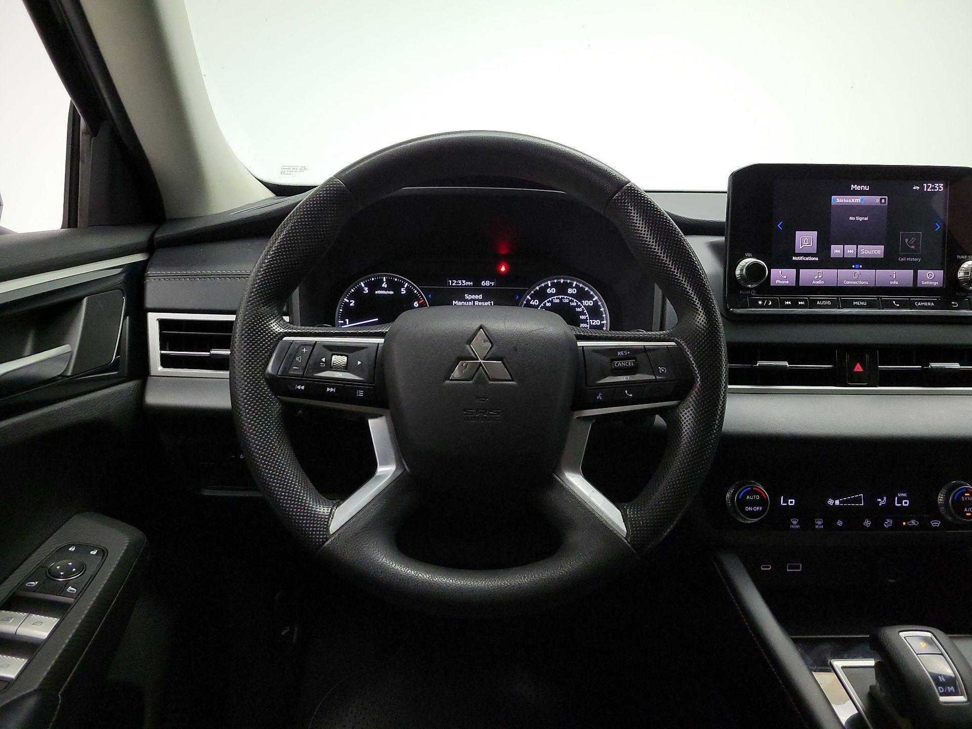 Thumbnail: 2022 Mitsubishi Outlander - 10