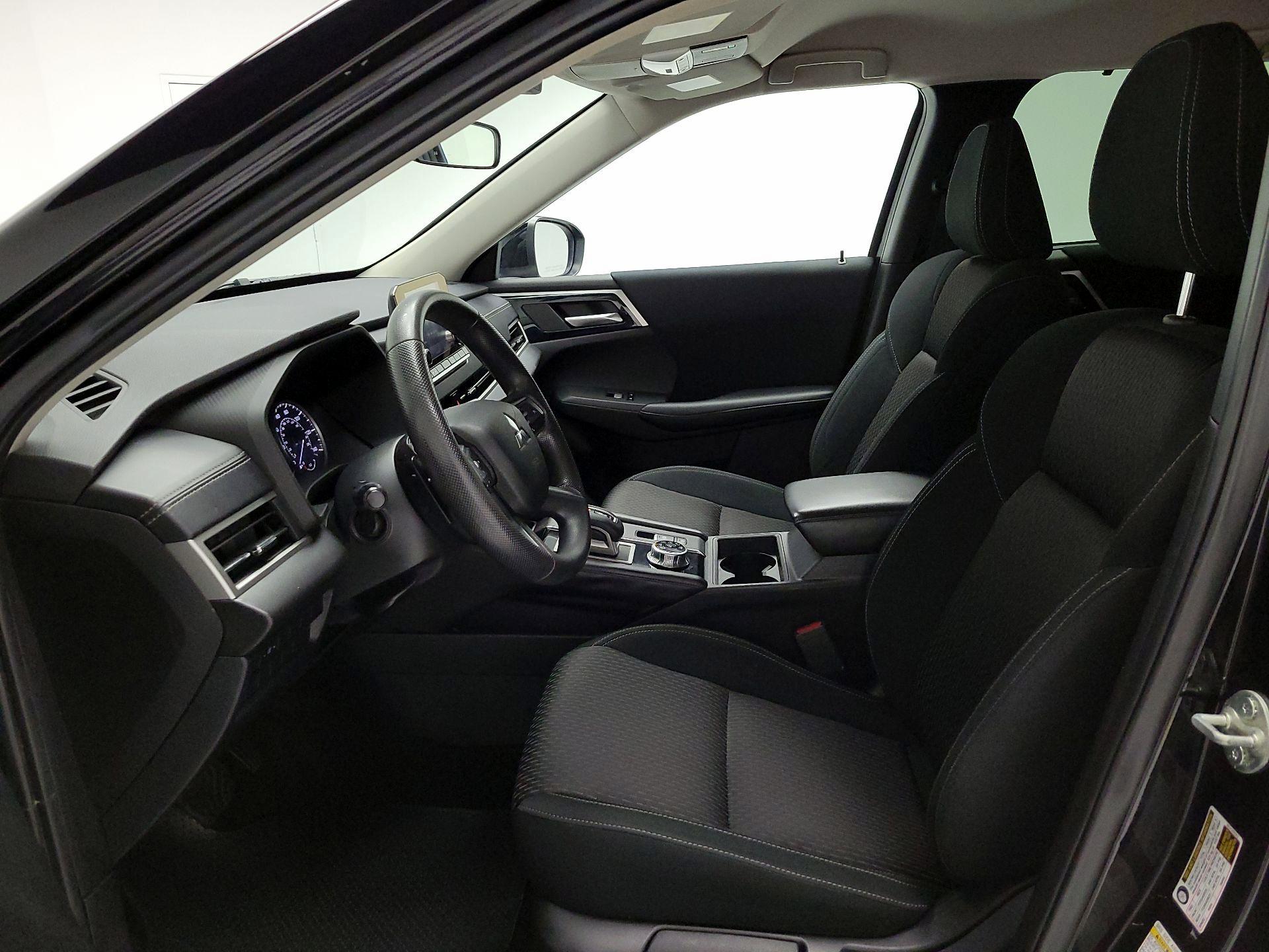 Thumbnail: 2022 Mitsubishi Outlander - 11