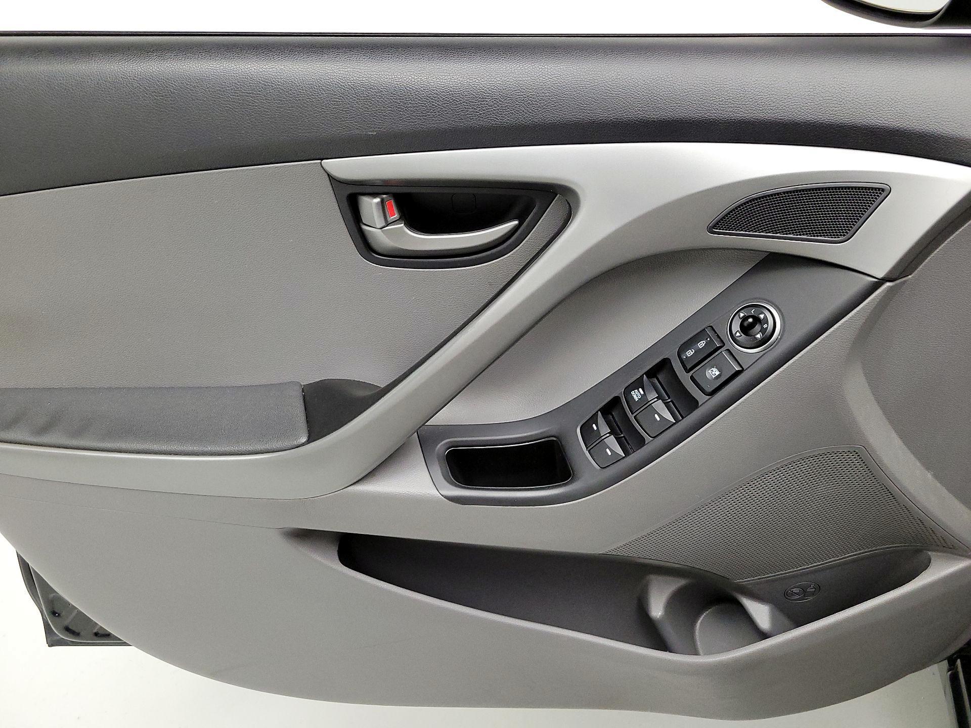 Thumbnail: 2016 Hyundai Elantra - 12