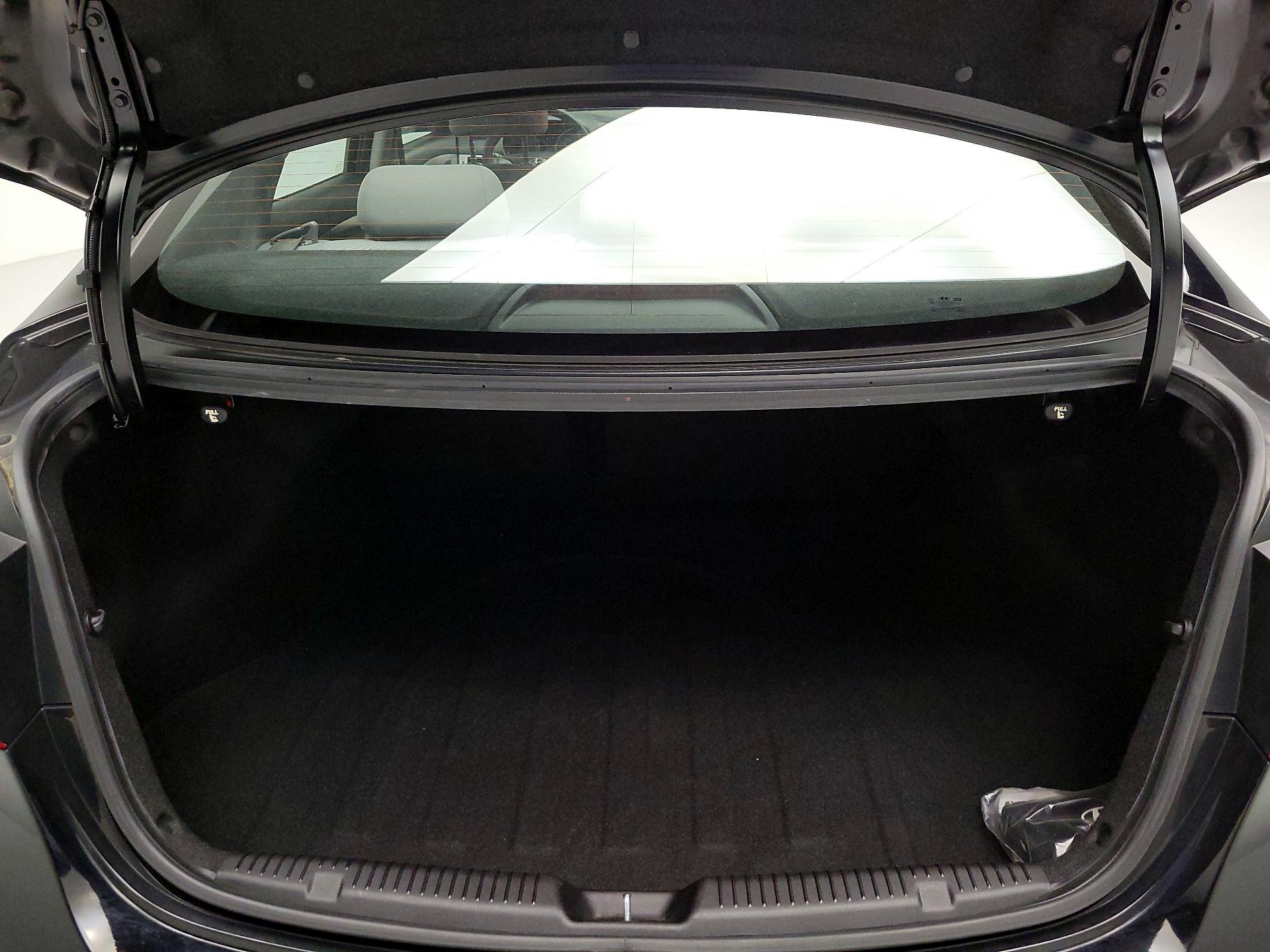 Thumbnail: 2016 Hyundai Elantra - 19