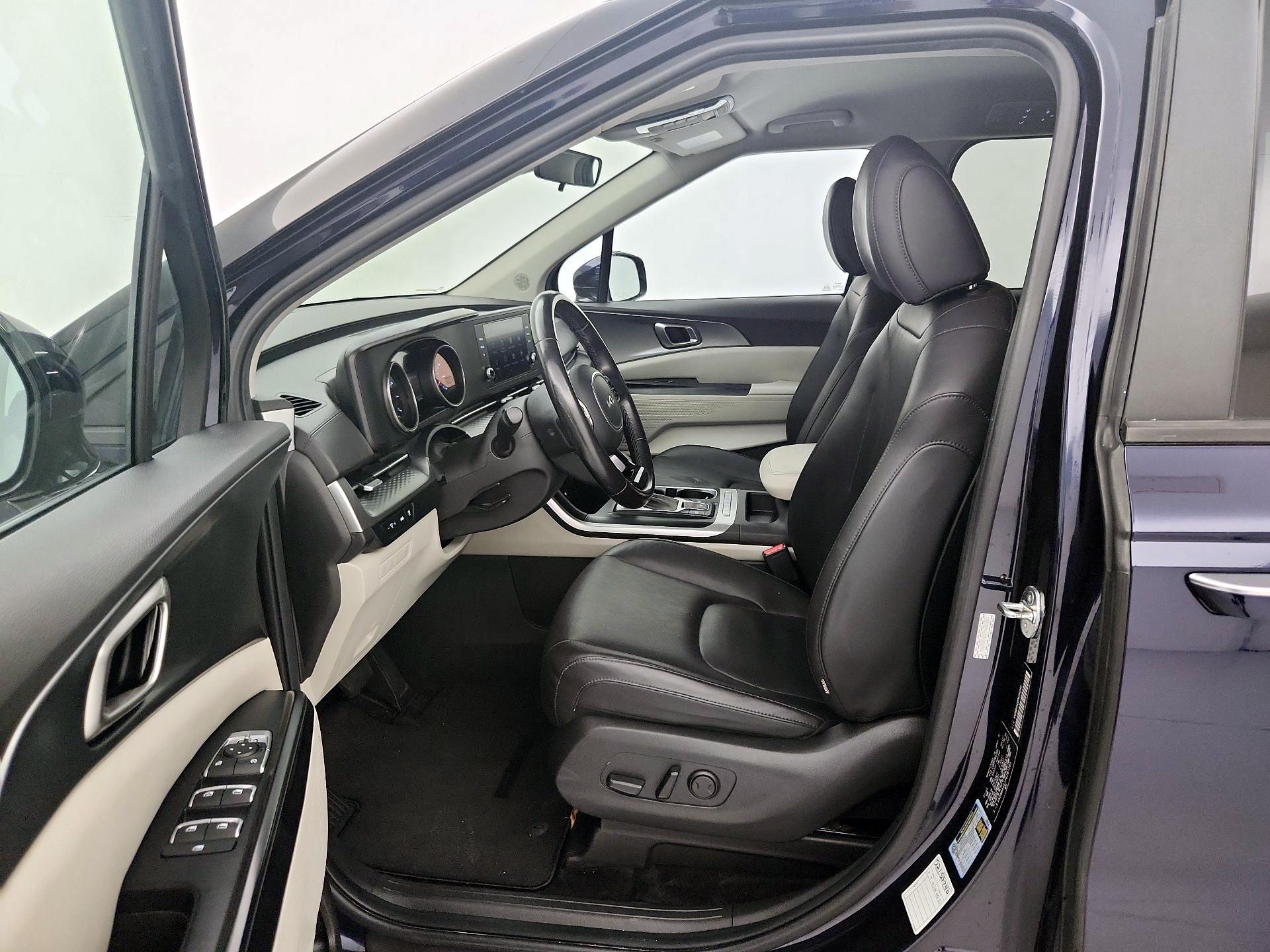 Thumbnail: 2023 Kia Carnival - 11