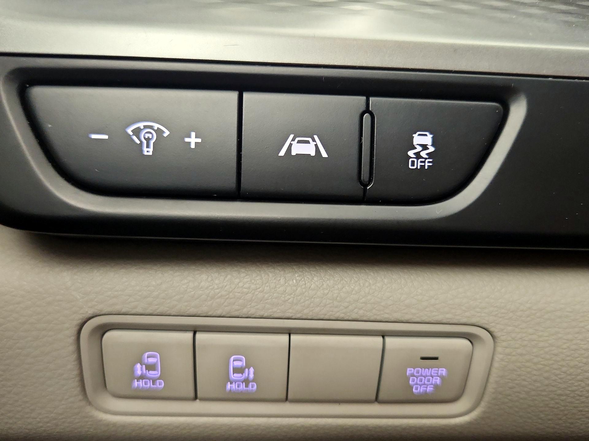Thumbnail: 2023 Kia Carnival - 13