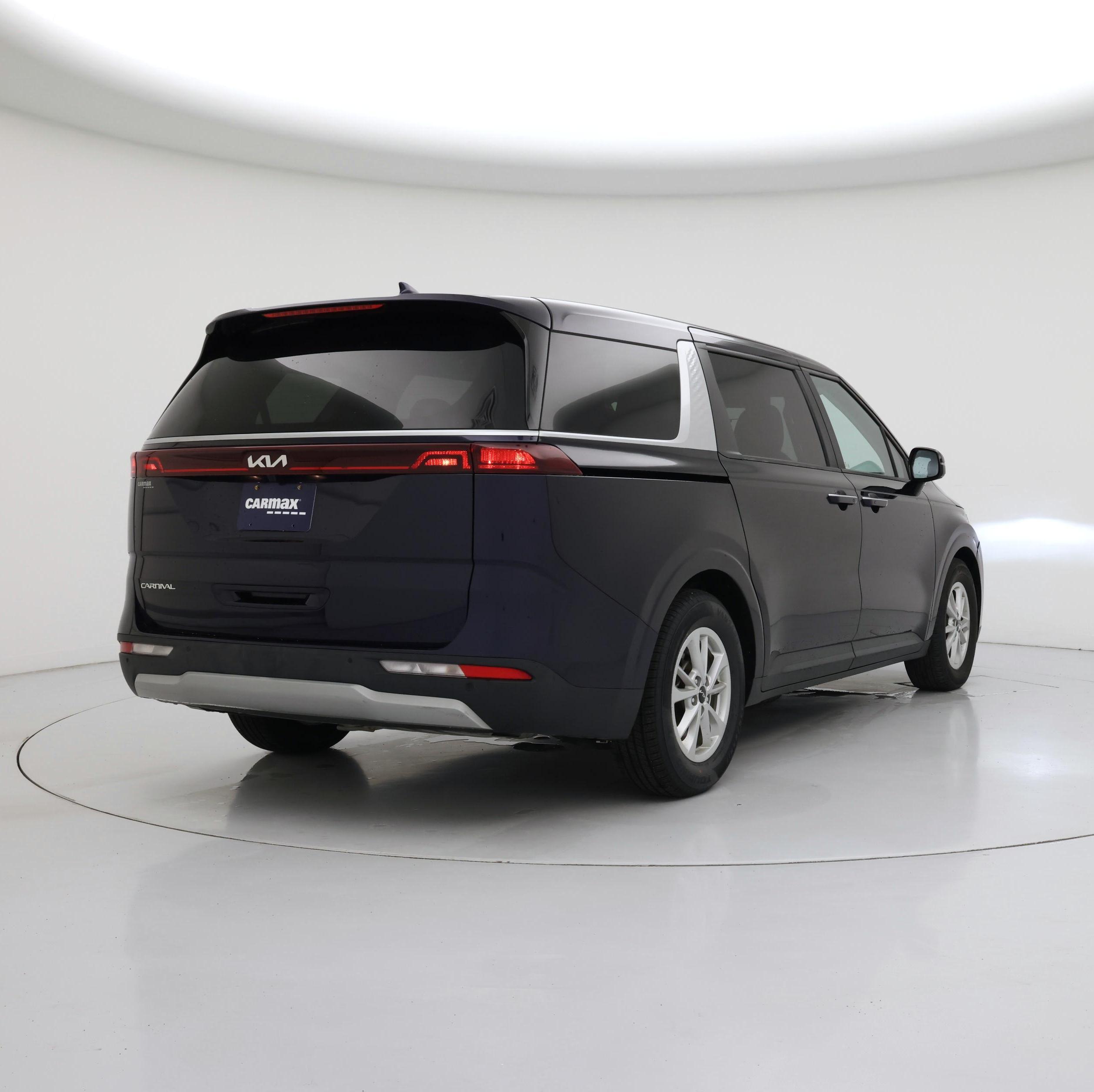 Thumbnail: 2023 Kia Carnival - 8