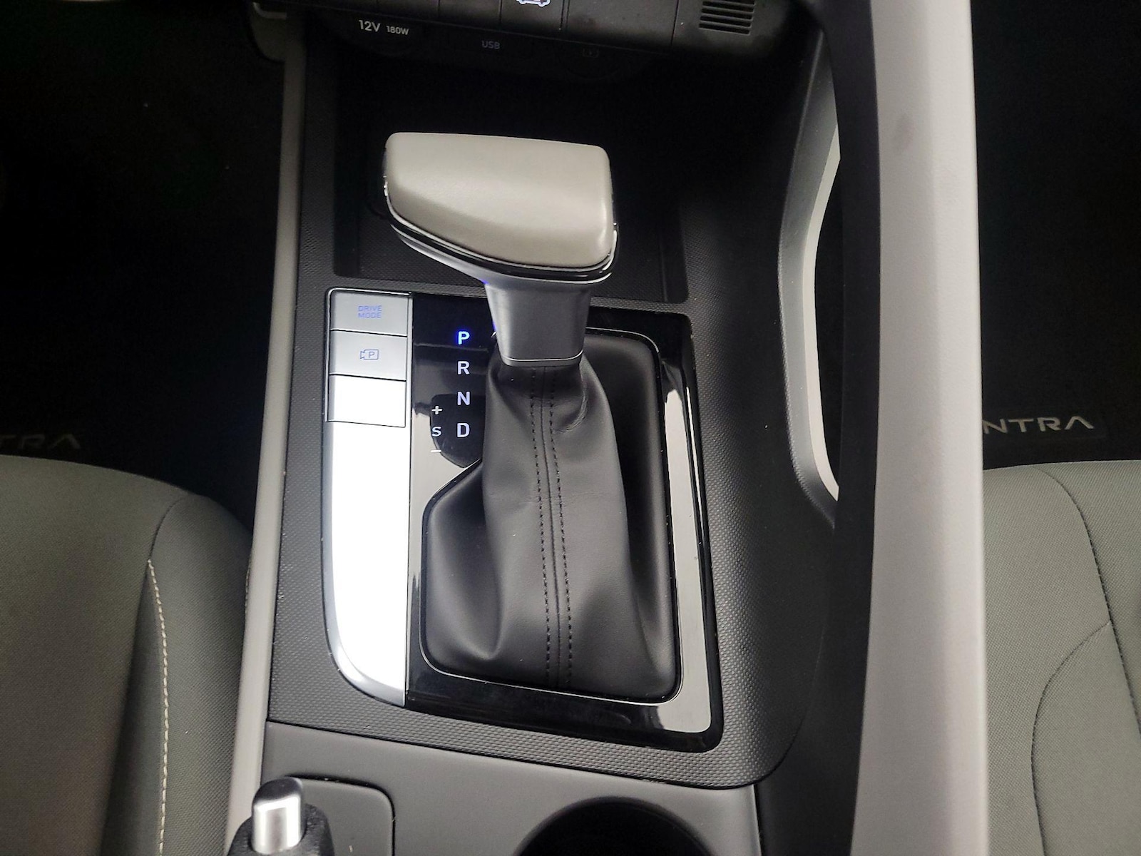 2025 Hyundai Elantra SEL - Photo 18