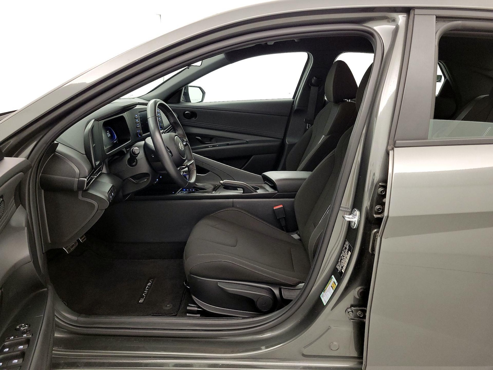 2025 Hyundai Elantra SEL - Photo 12