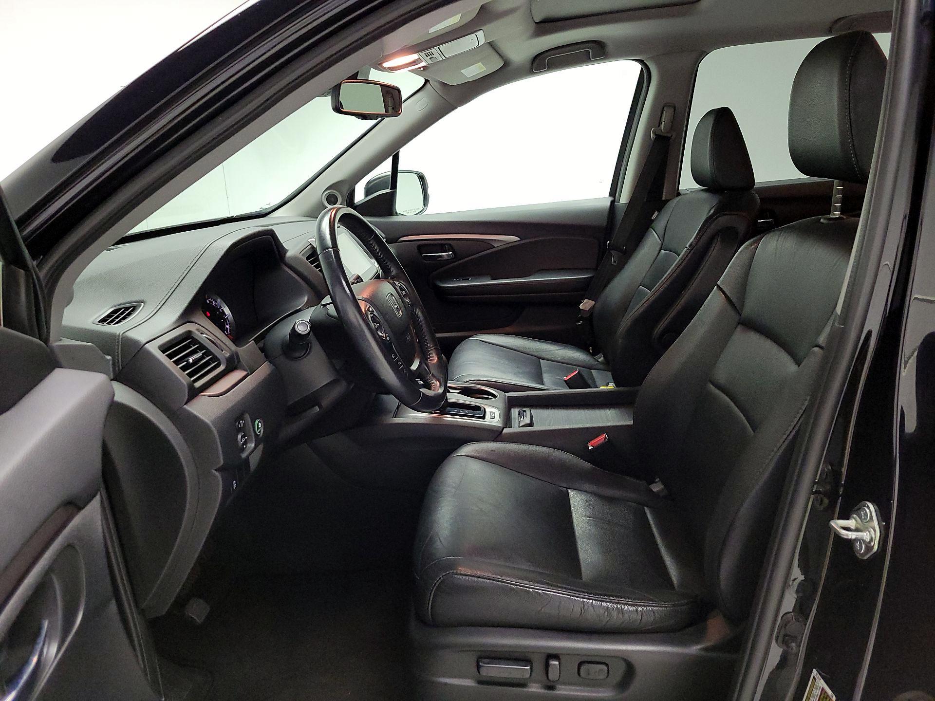 Thumbnail: 2017 Honda Pilot - 11