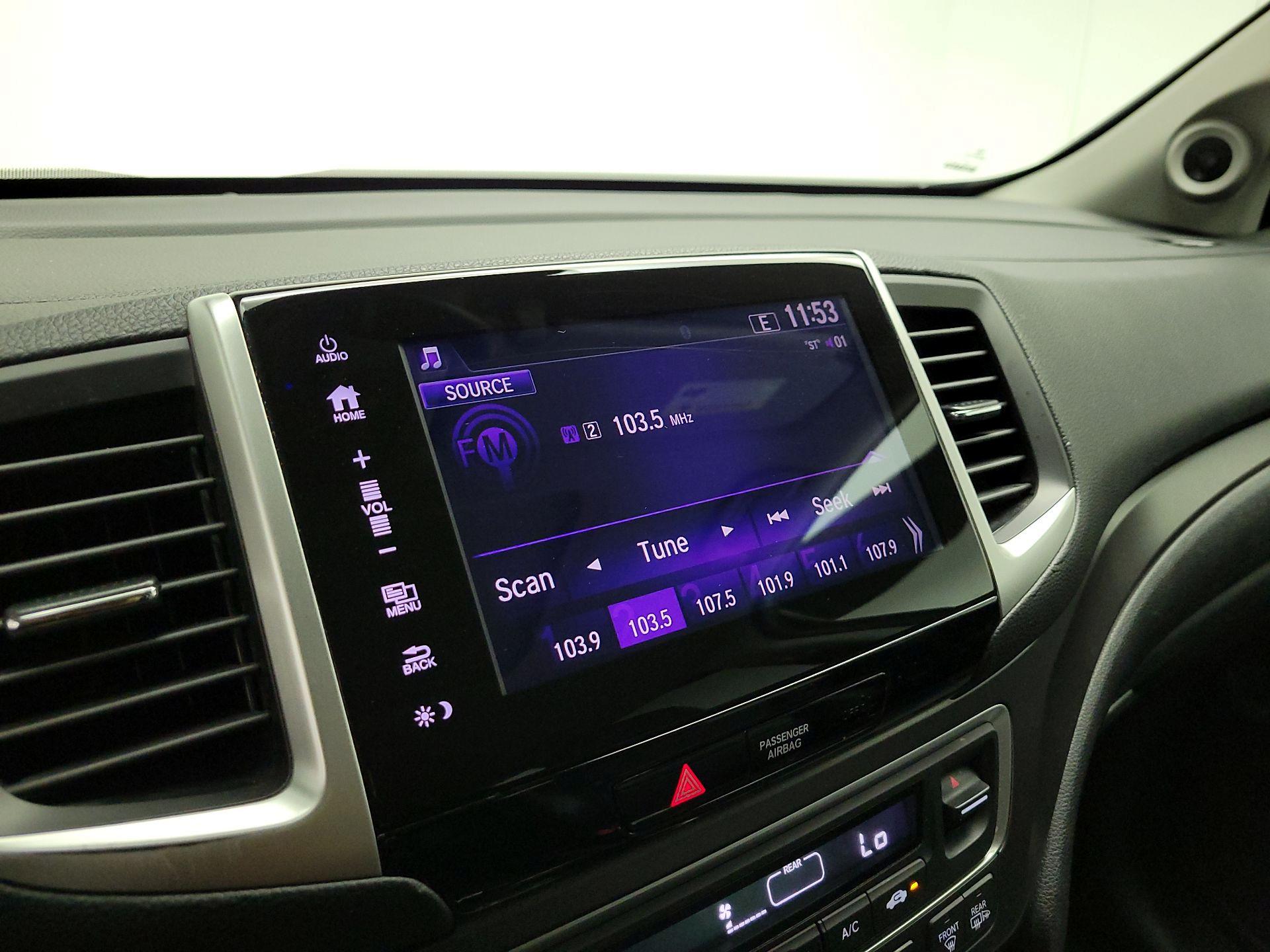 Thumbnail: 2017 Honda Pilot - 15
