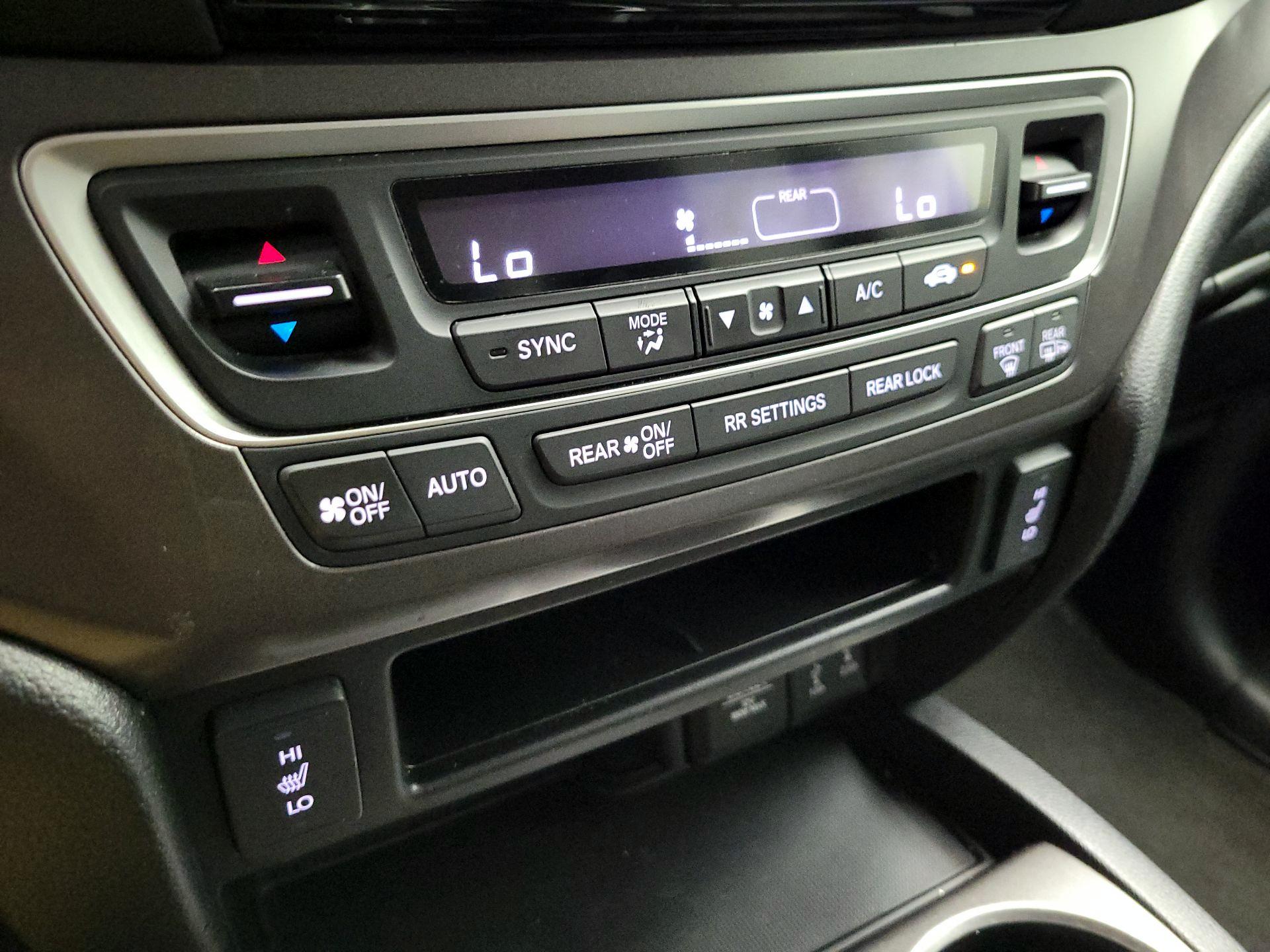 Thumbnail: 2017 Honda Pilot - 16