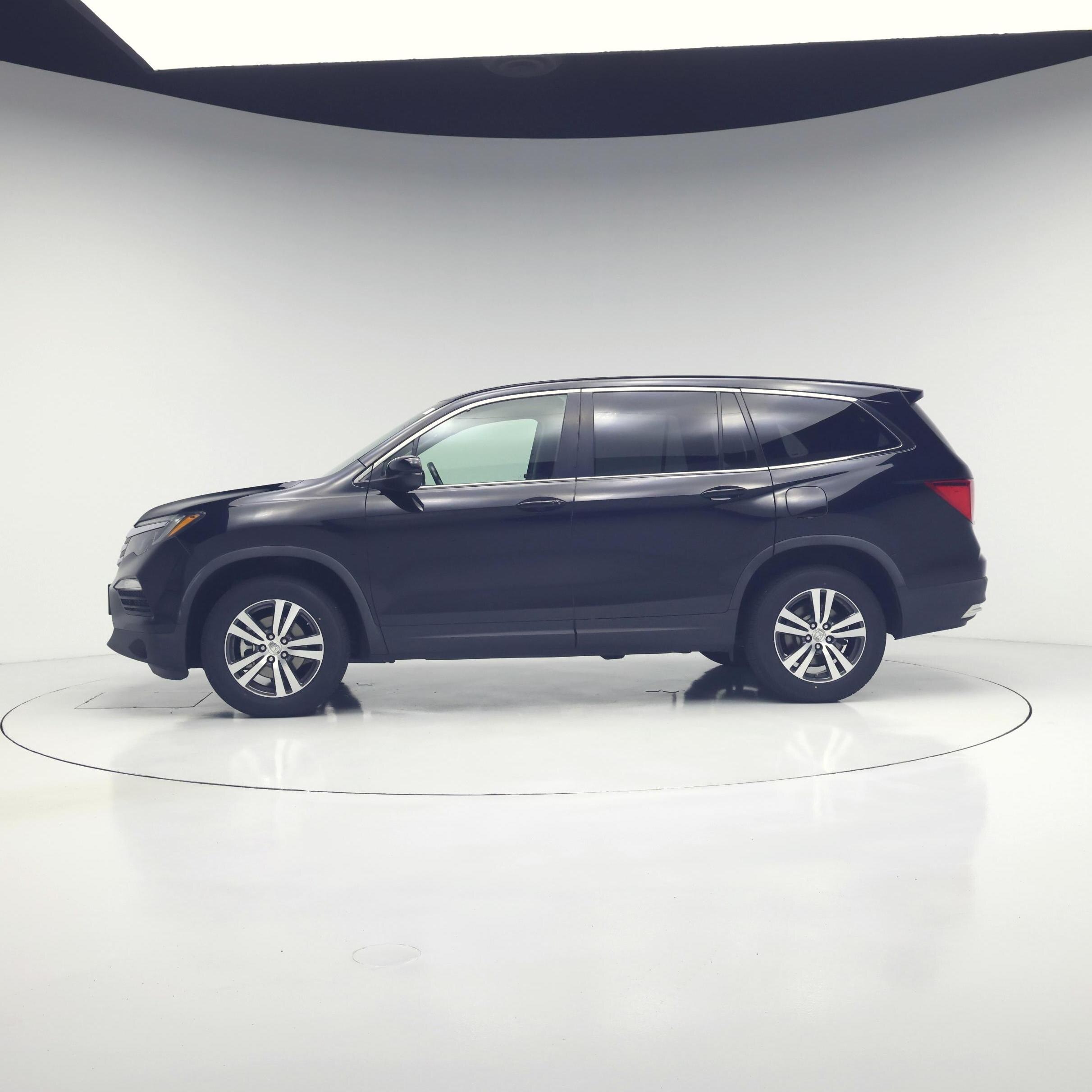 Thumbnail: 2017 Honda Pilot - 3