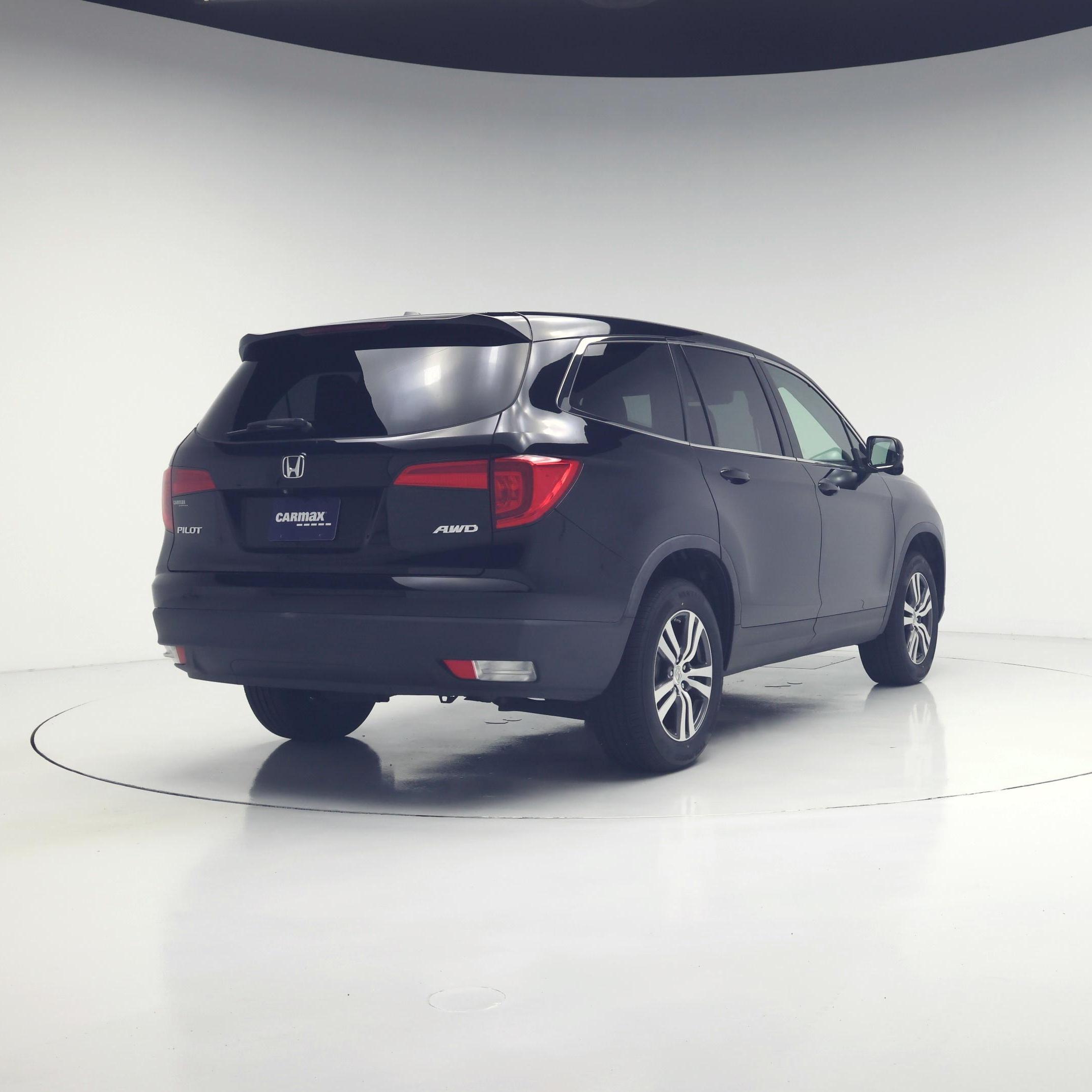 Thumbnail: 2017 Honda Pilot - 8