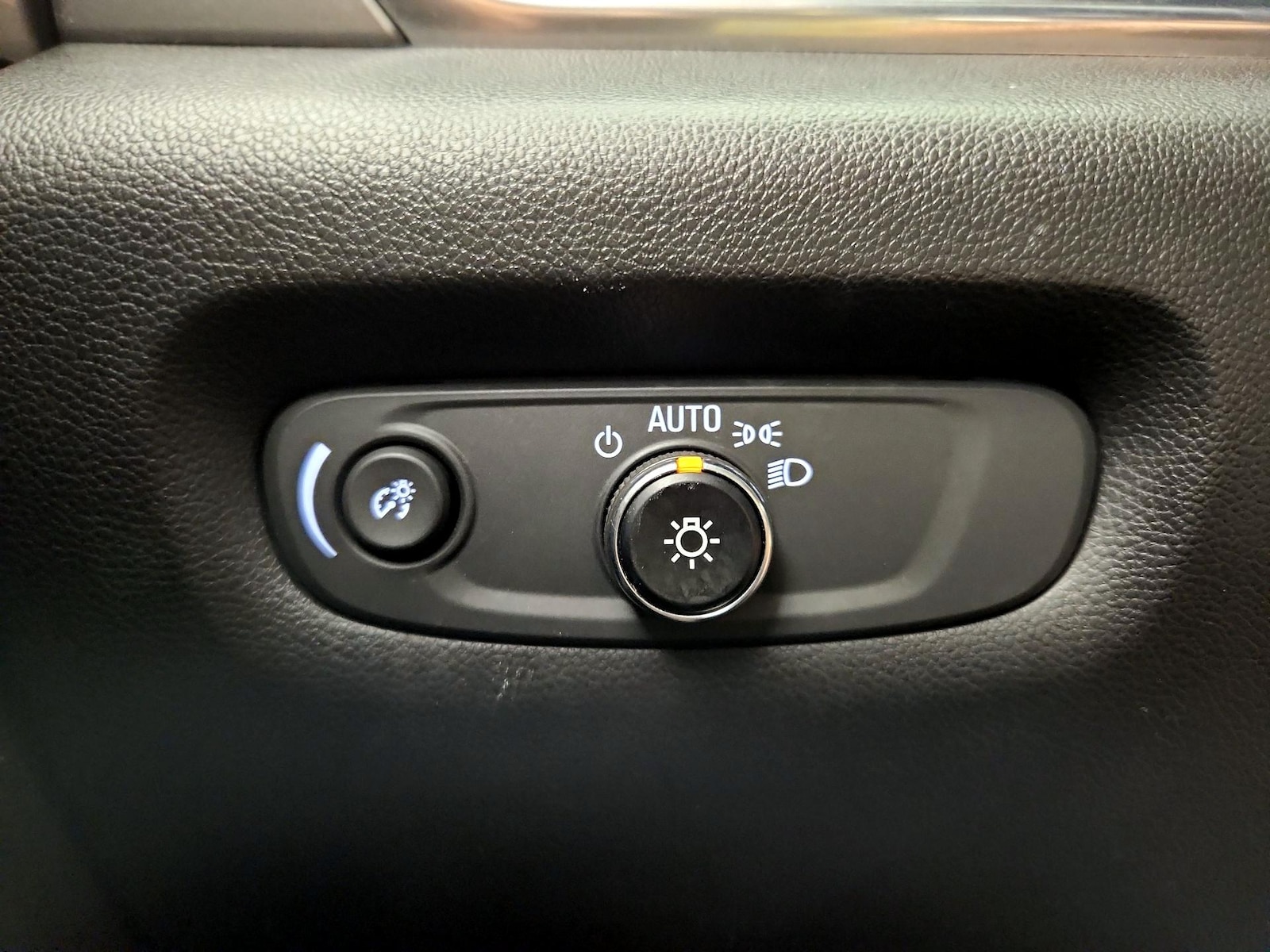 2019 Chevrolet Traverse LS - Photo 14