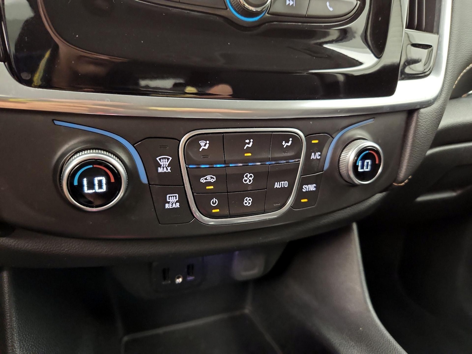 2019 Chevrolet Traverse LS - Photo 17