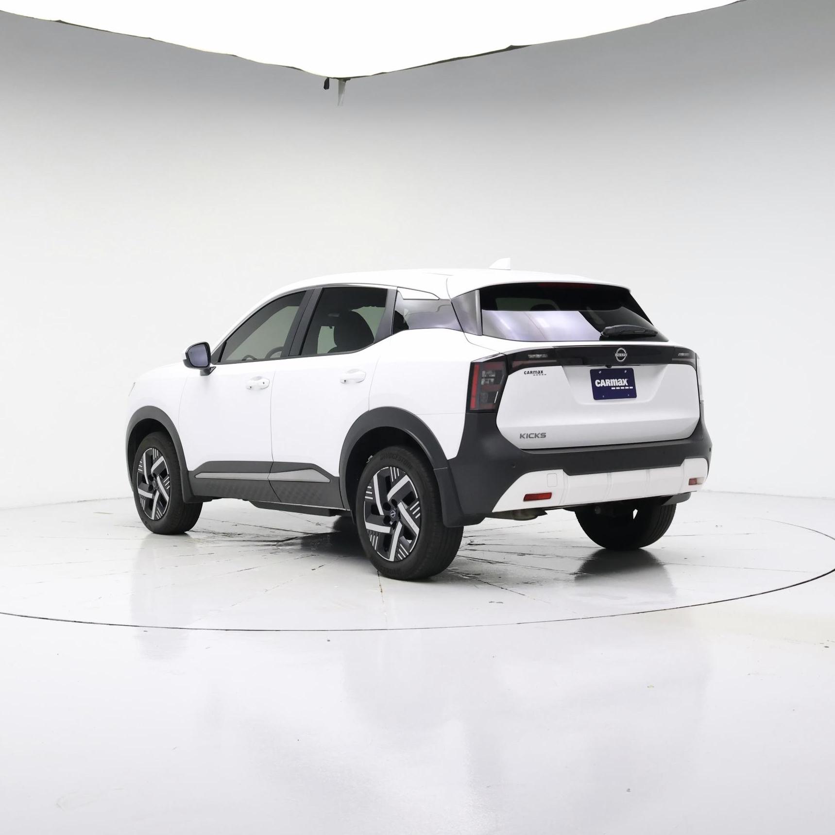 Thumbnail: 2025 Nissan Kicks - 2