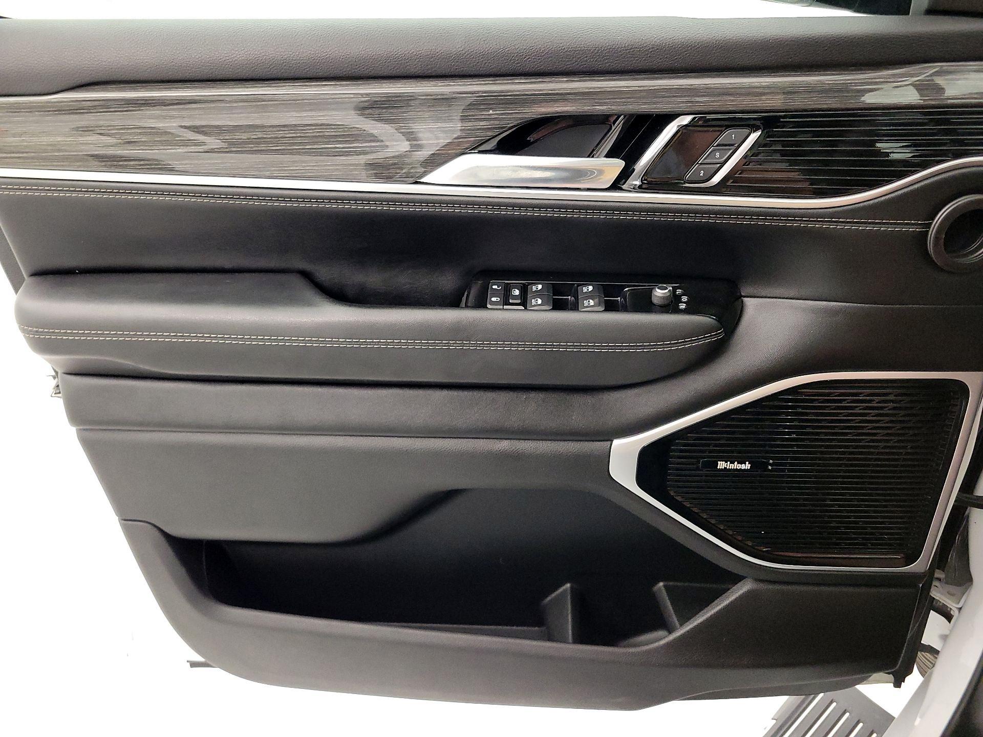 Thumbnail: 2022 Jeep Wagoneer - 12
