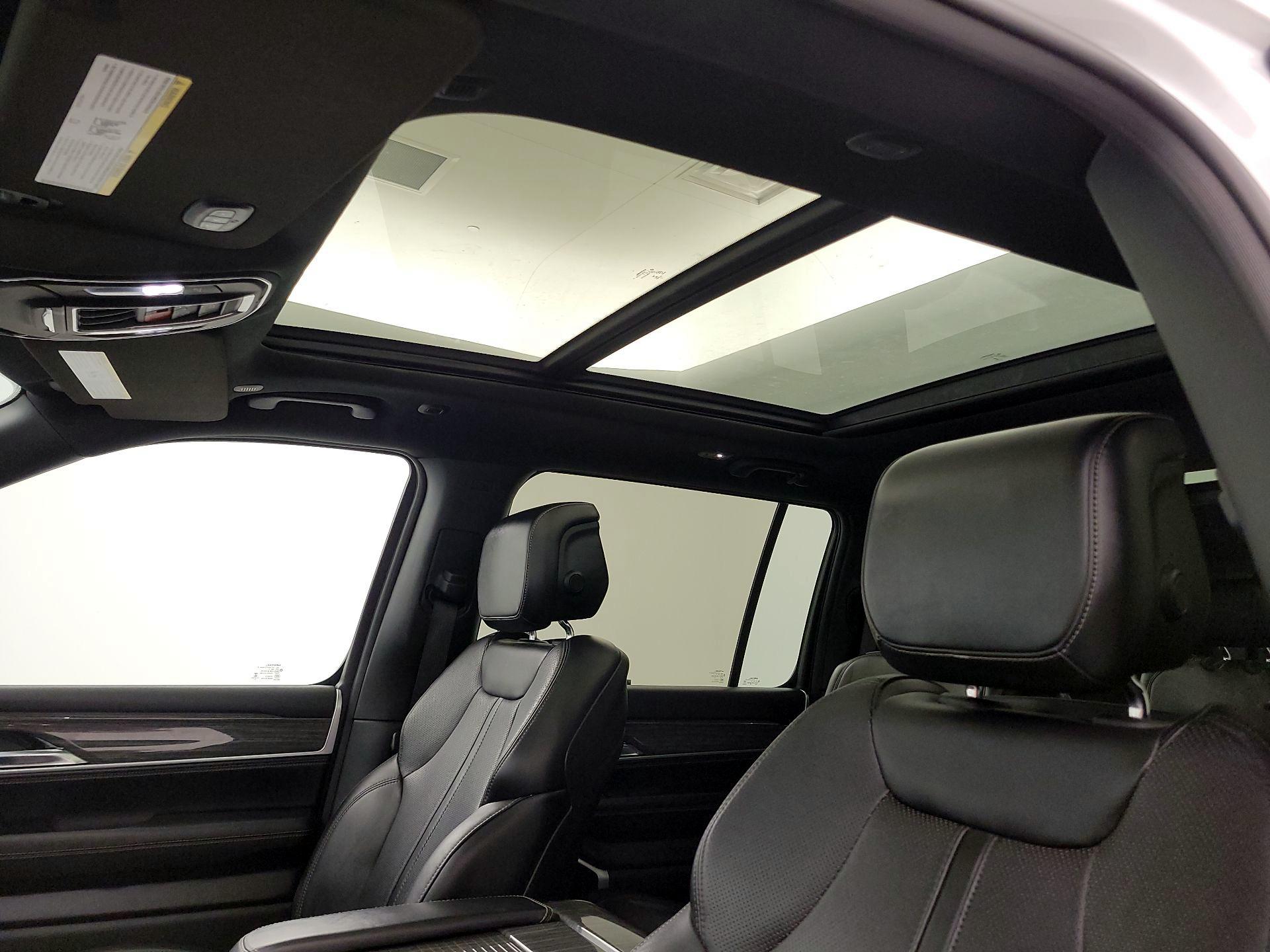 Thumbnail: 2022 Jeep Wagoneer - 20
