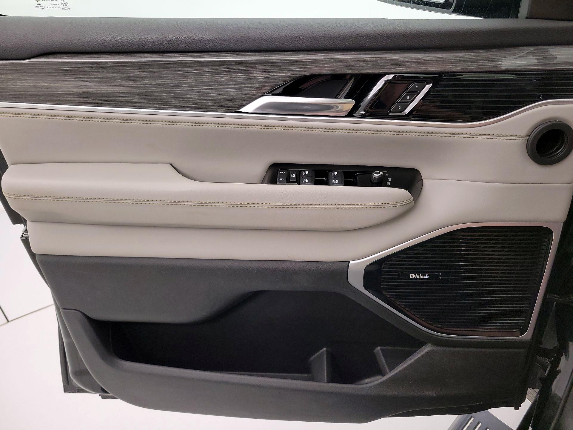 Thumbnail: 2022 Jeep Wagoneer - 12